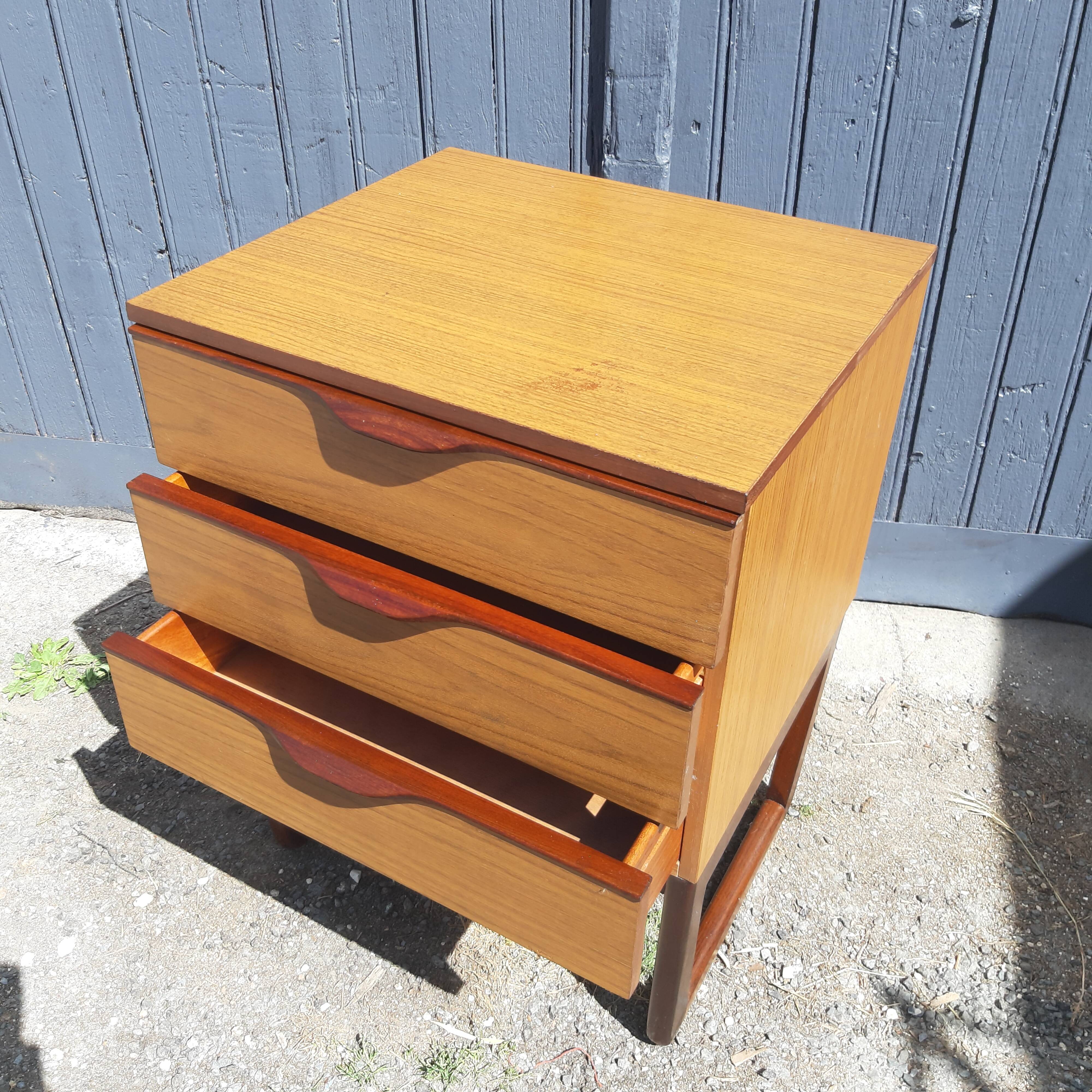 Scandinavian style bedside/chest of drawers, Europa
