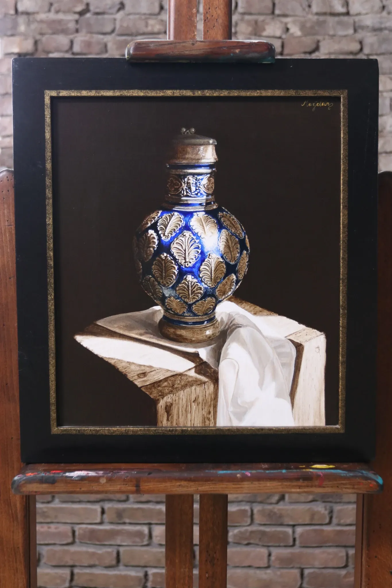 Still life with blue Westerwald jug, pewter lid – Marjolein van den Berg