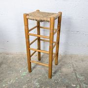 Paire de tabourets hauts en bois & paille