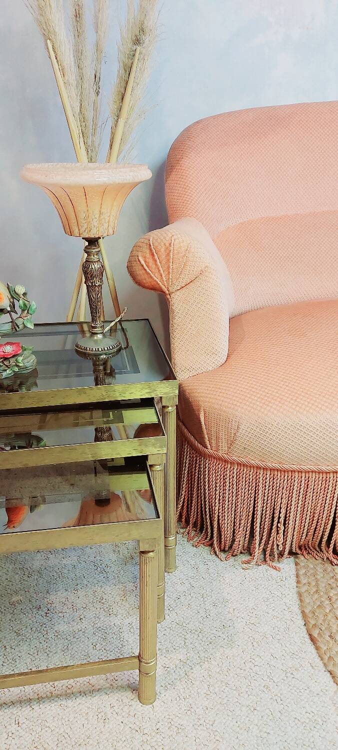 Powder pink toad bench