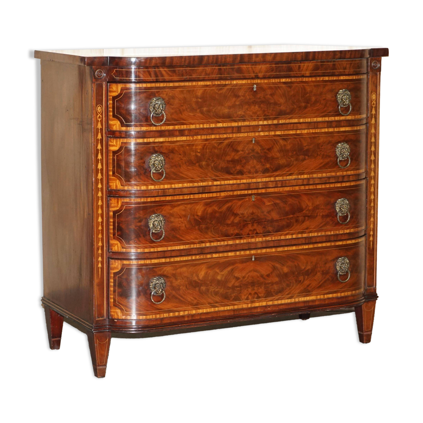 Commode Sheraton avec poignées tête de lion, 1859