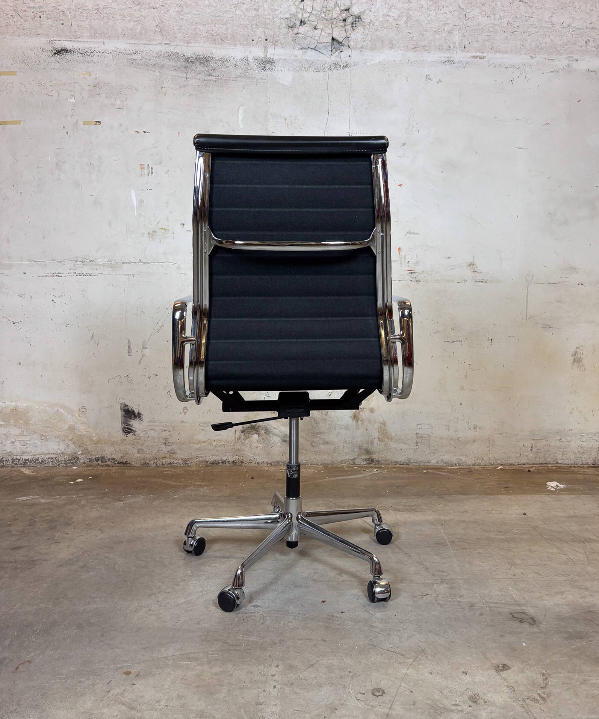 Vitra EA 119 Charles & Ray Eames, cuir et aluminium – noir – chaise de bure