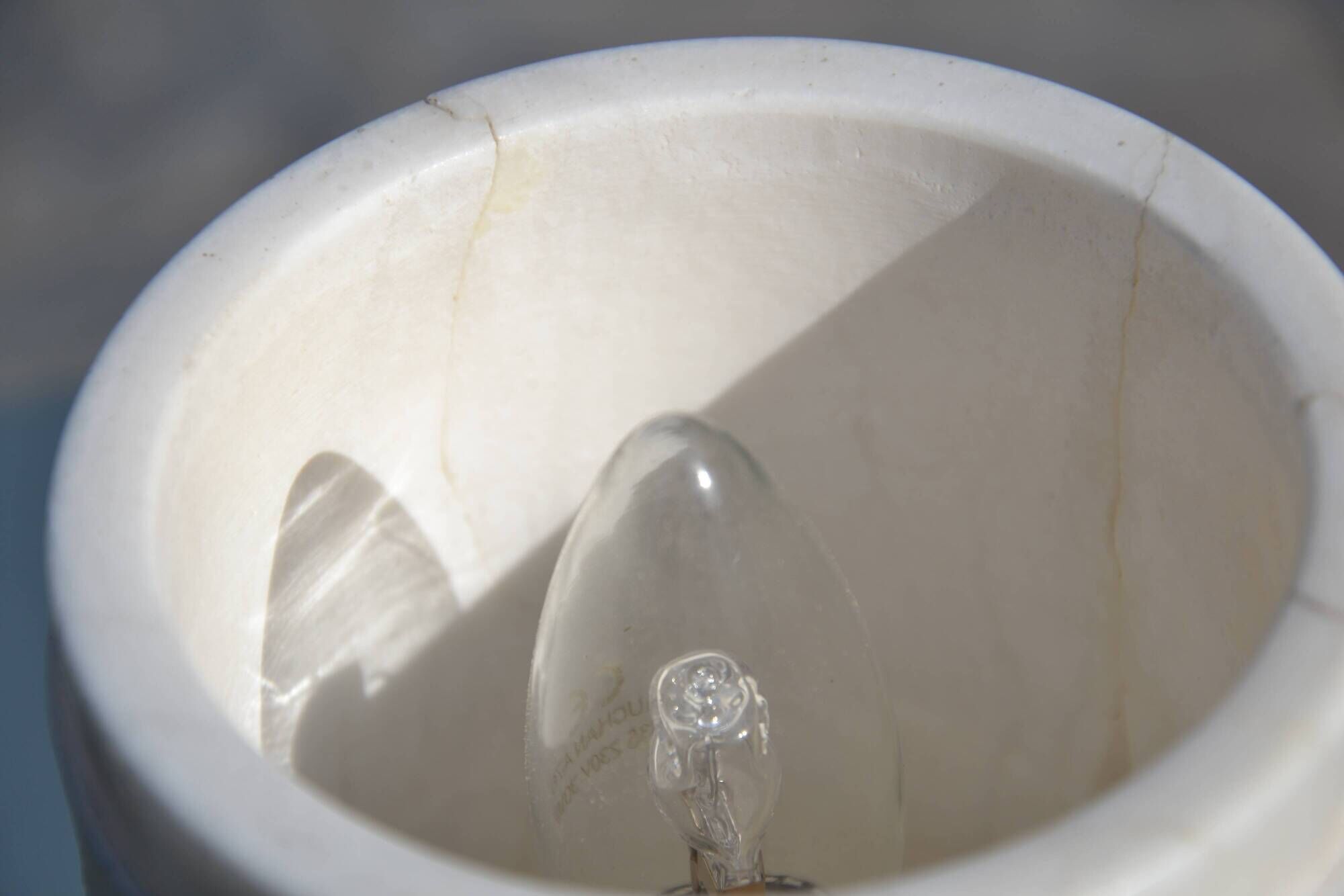 Lamp in white alabaster and brass
