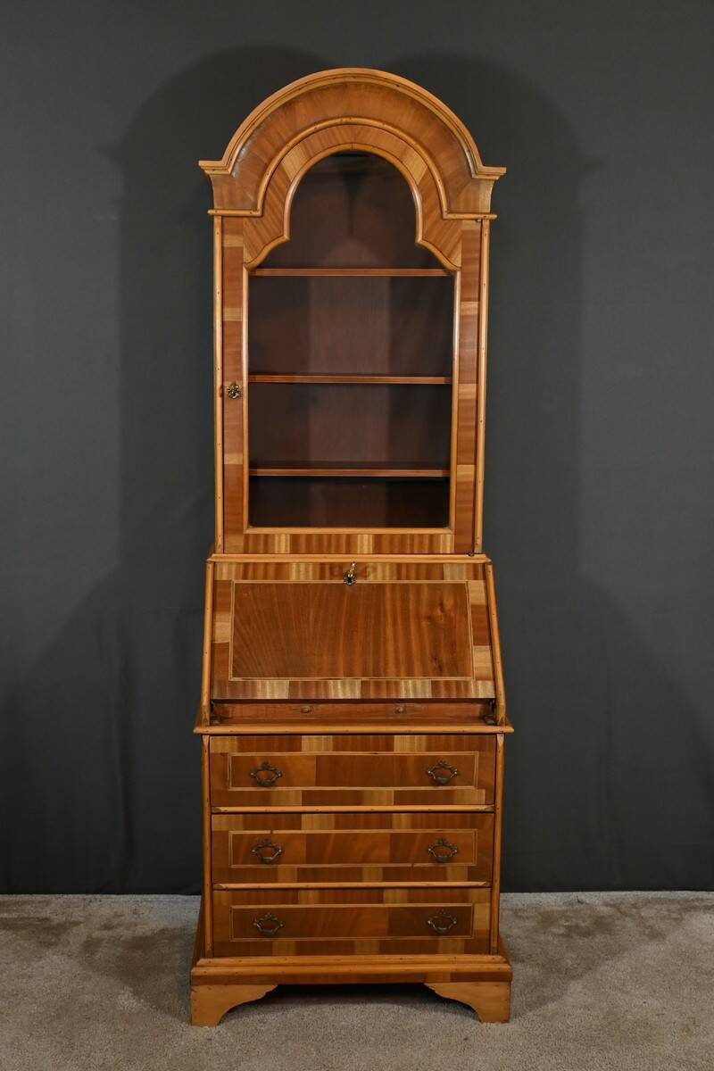 Scriban Showcase in Blond Mahogany, England – 1960