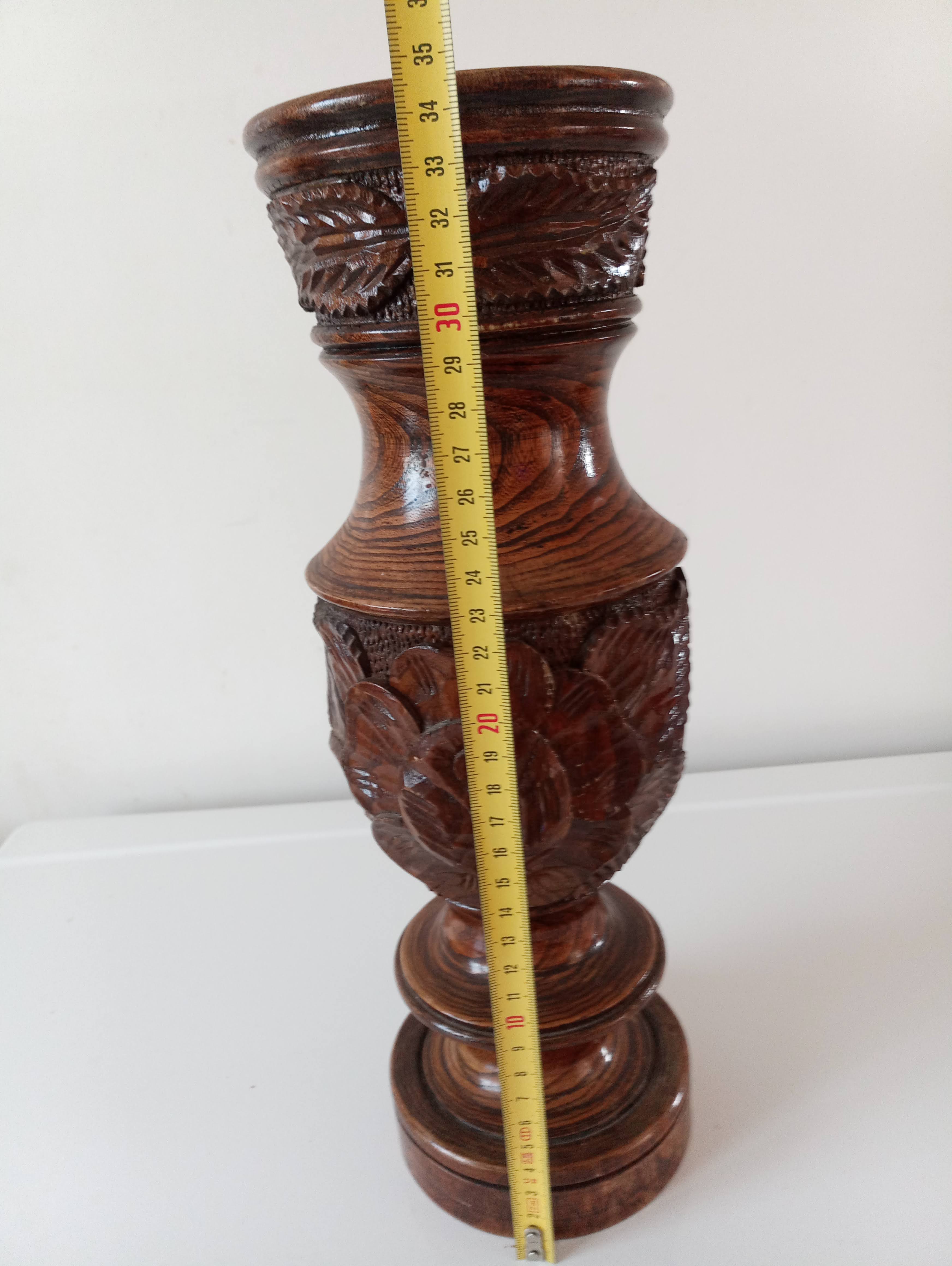 Vase bois massif sculpté à la main