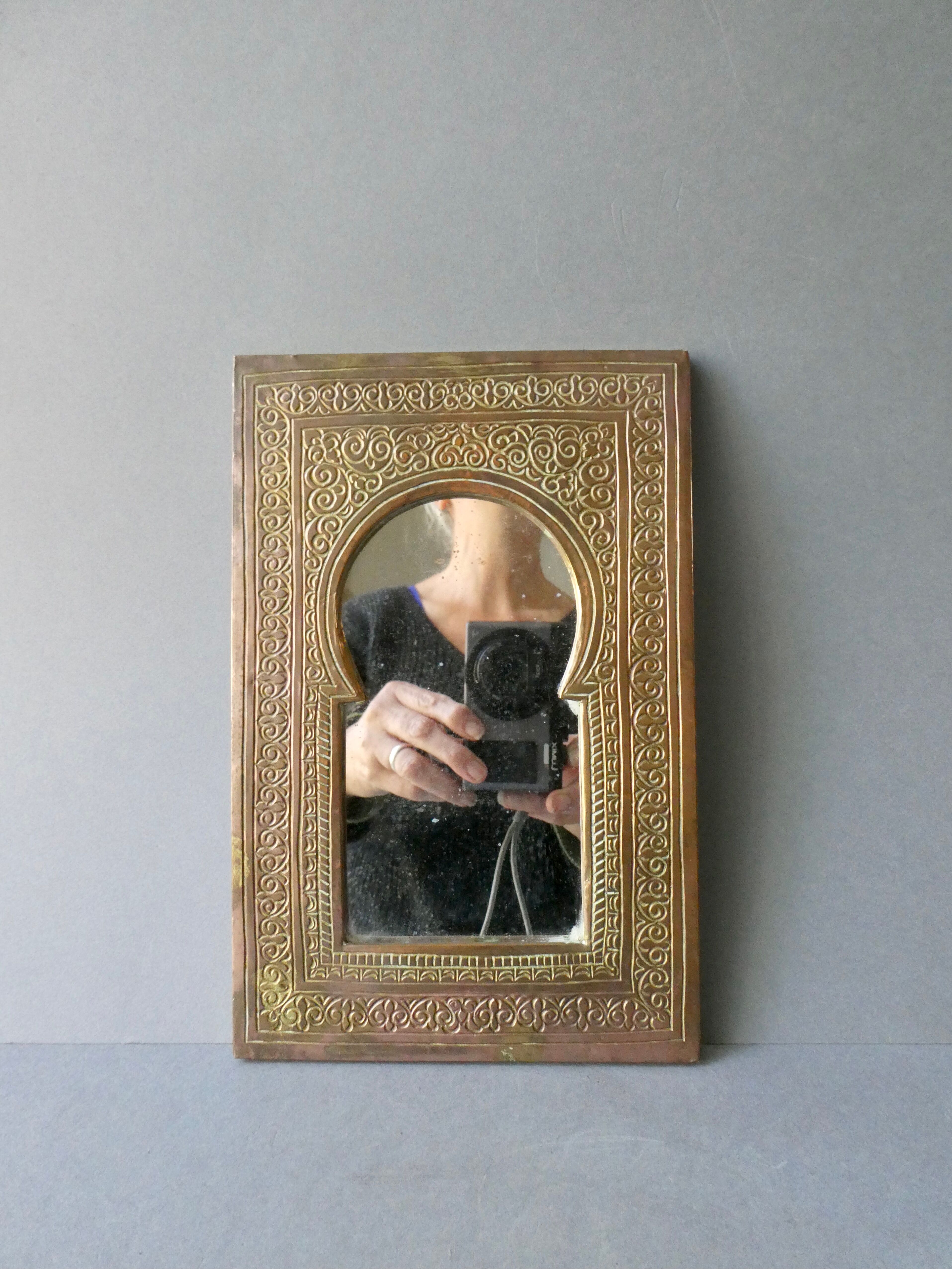 Moroccan mirror in chiseled brass, 70s