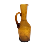 Carafe ancienne en verre soufflé ambré