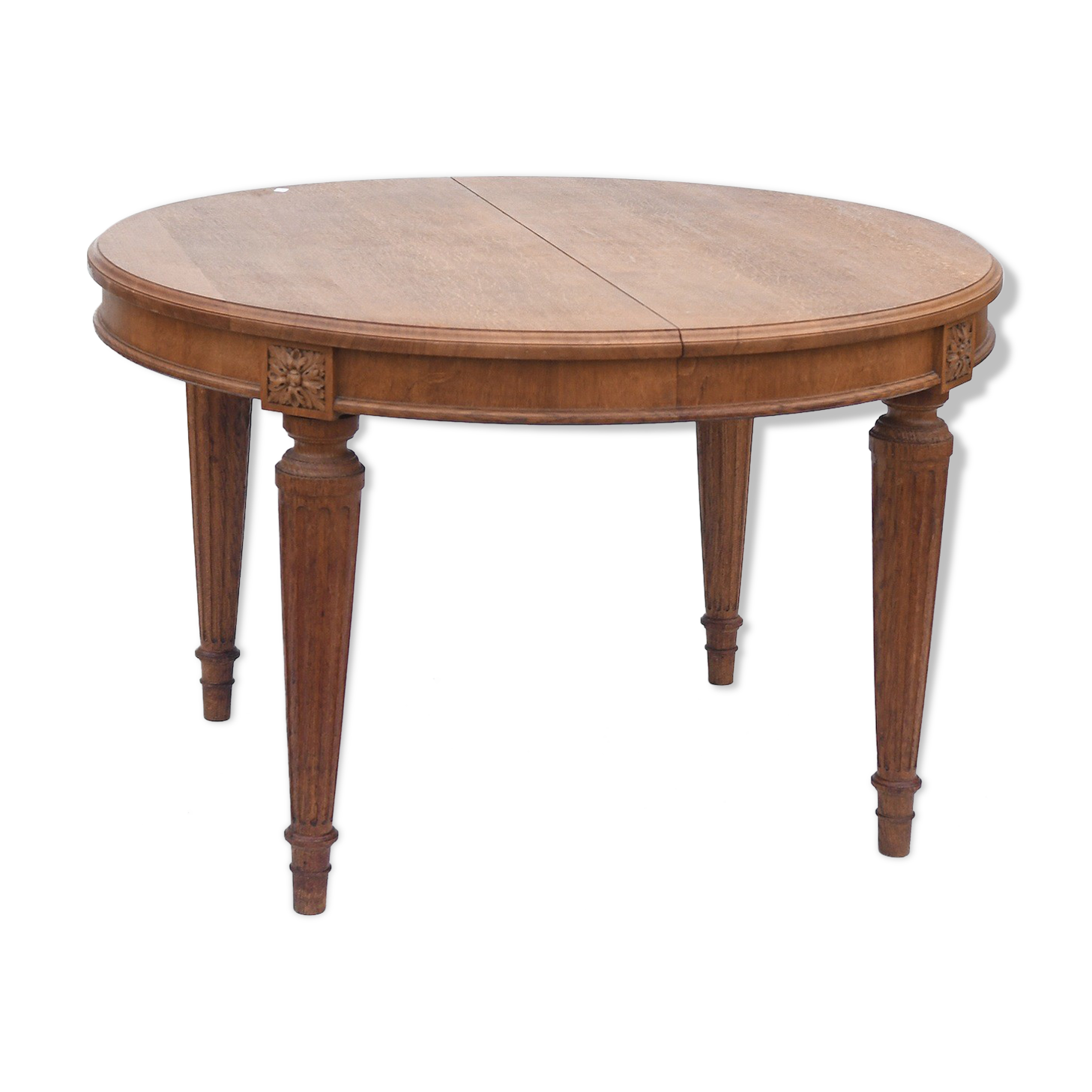Oval dining room table
