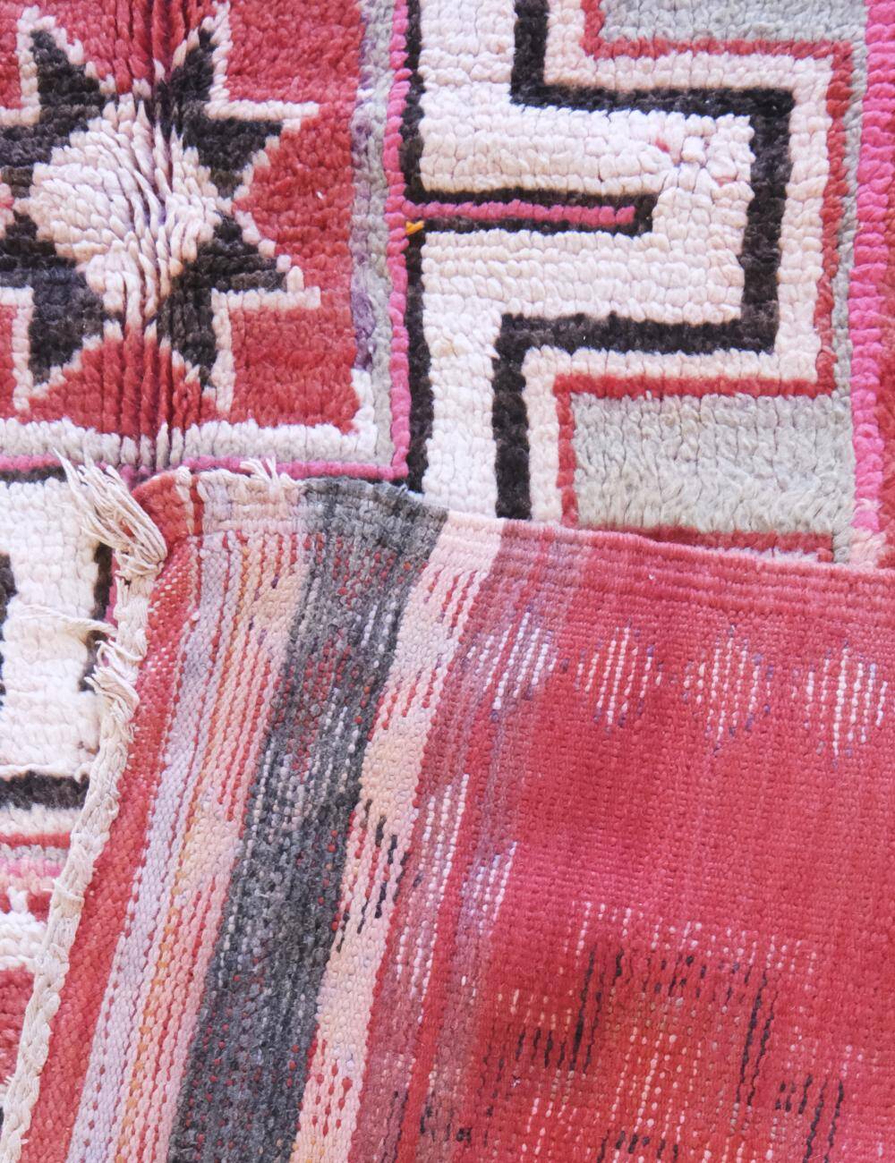 Antique Earth Red Rug - 225 x 162 cm