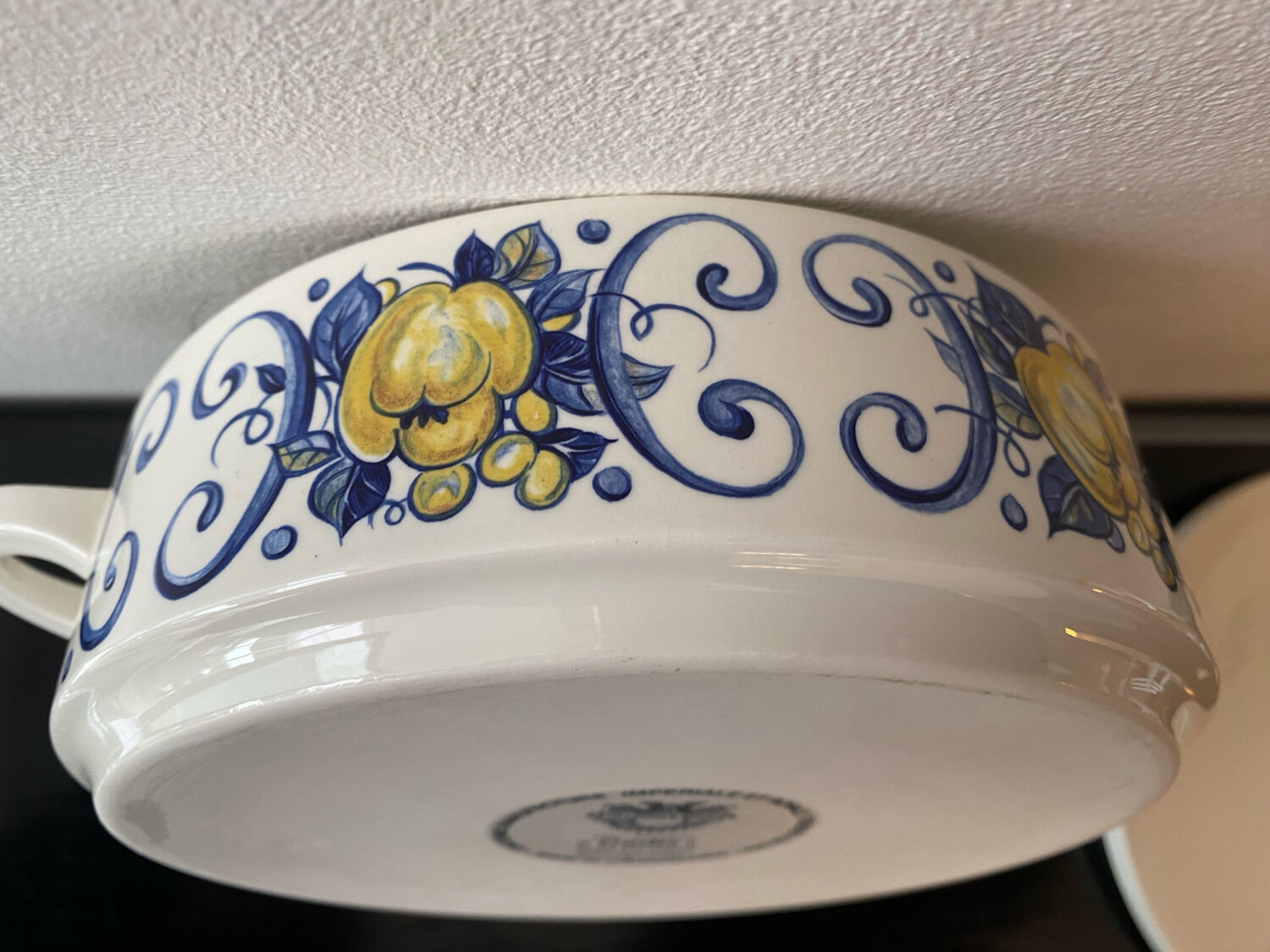 Large vegetable dish, salad bowl, soup tureen Model Cadiz from Villeroy & Boch.