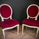 Paire de chaises médaillons rouges