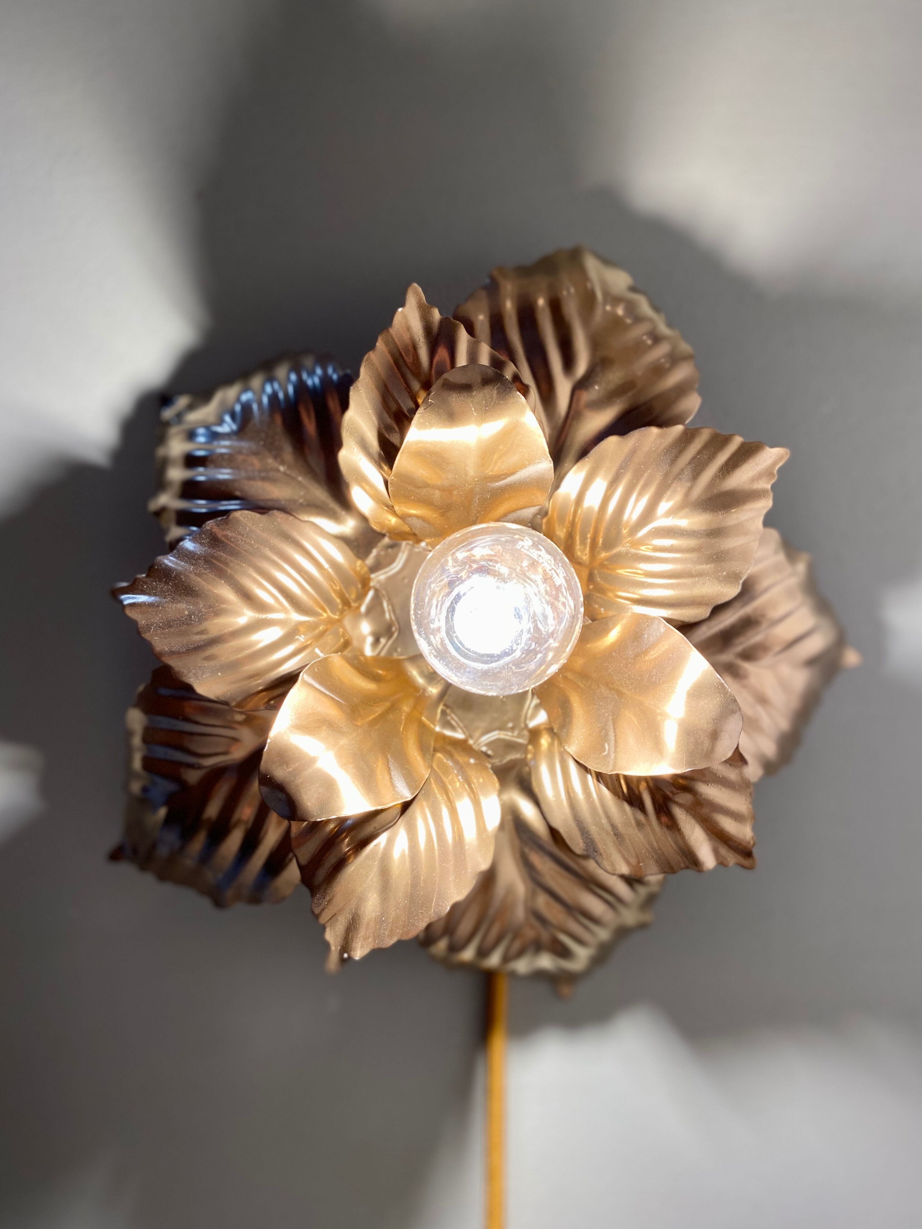 Vintage wall lamp golden leaves