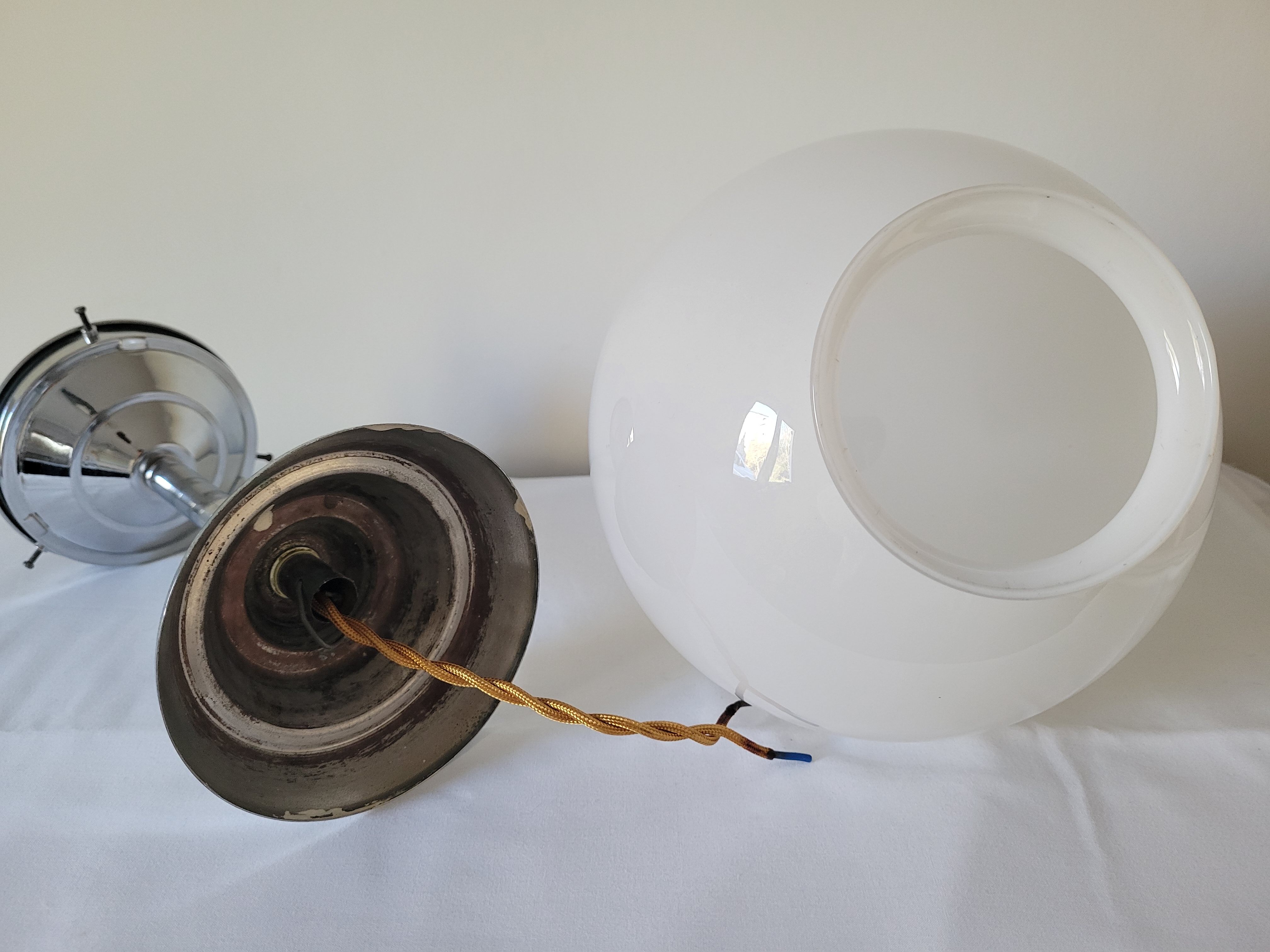 Opaline ball ceiling lamp
