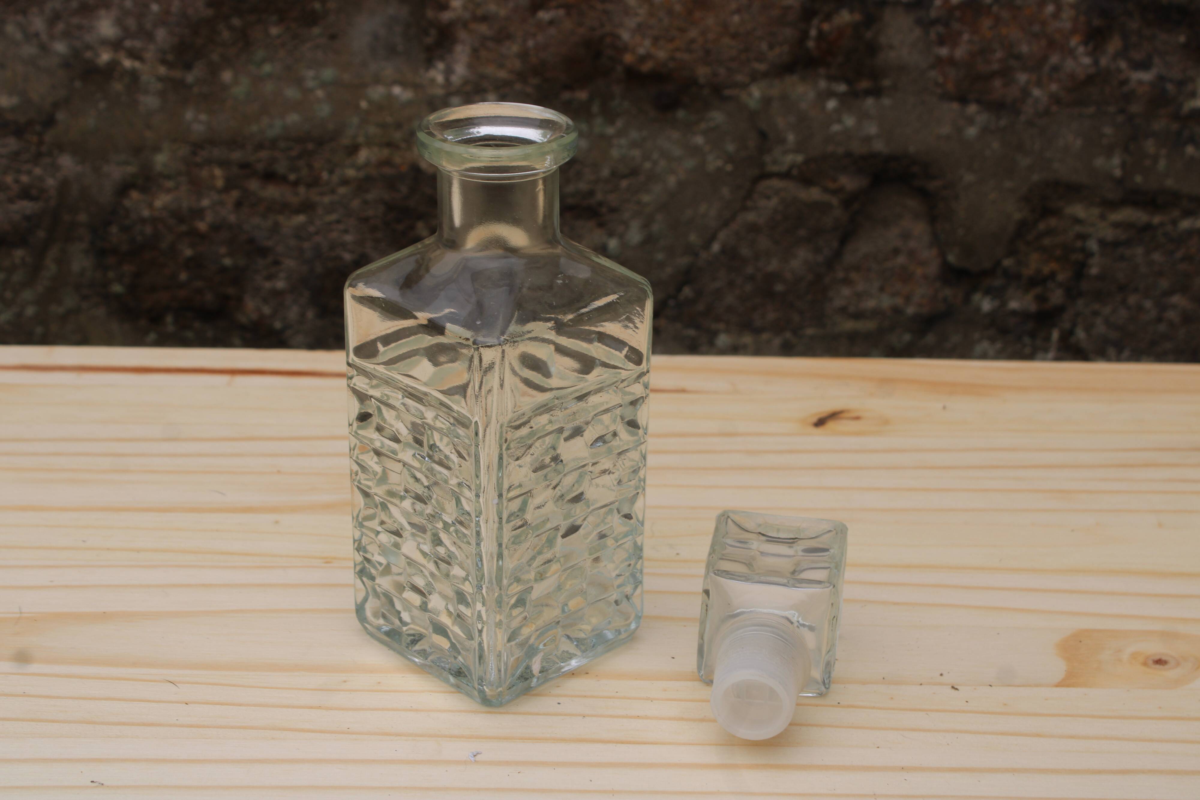 Carafe en verre ciselé