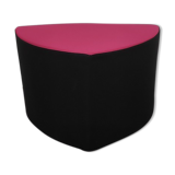 Kastel Kensho triangular pouf in Black fabric / Fushia