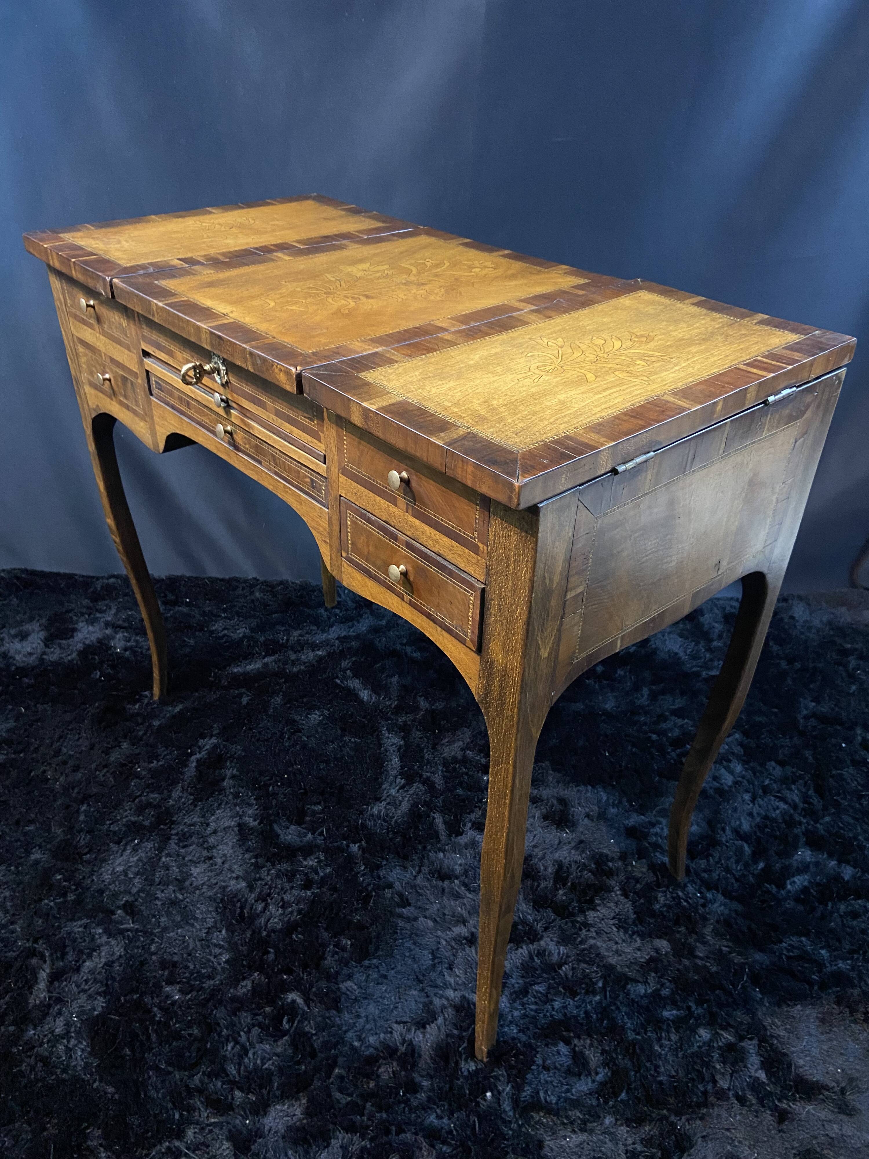 19th-century hairdresser with marquetry decoration on oak in the Louis XV Transition style.