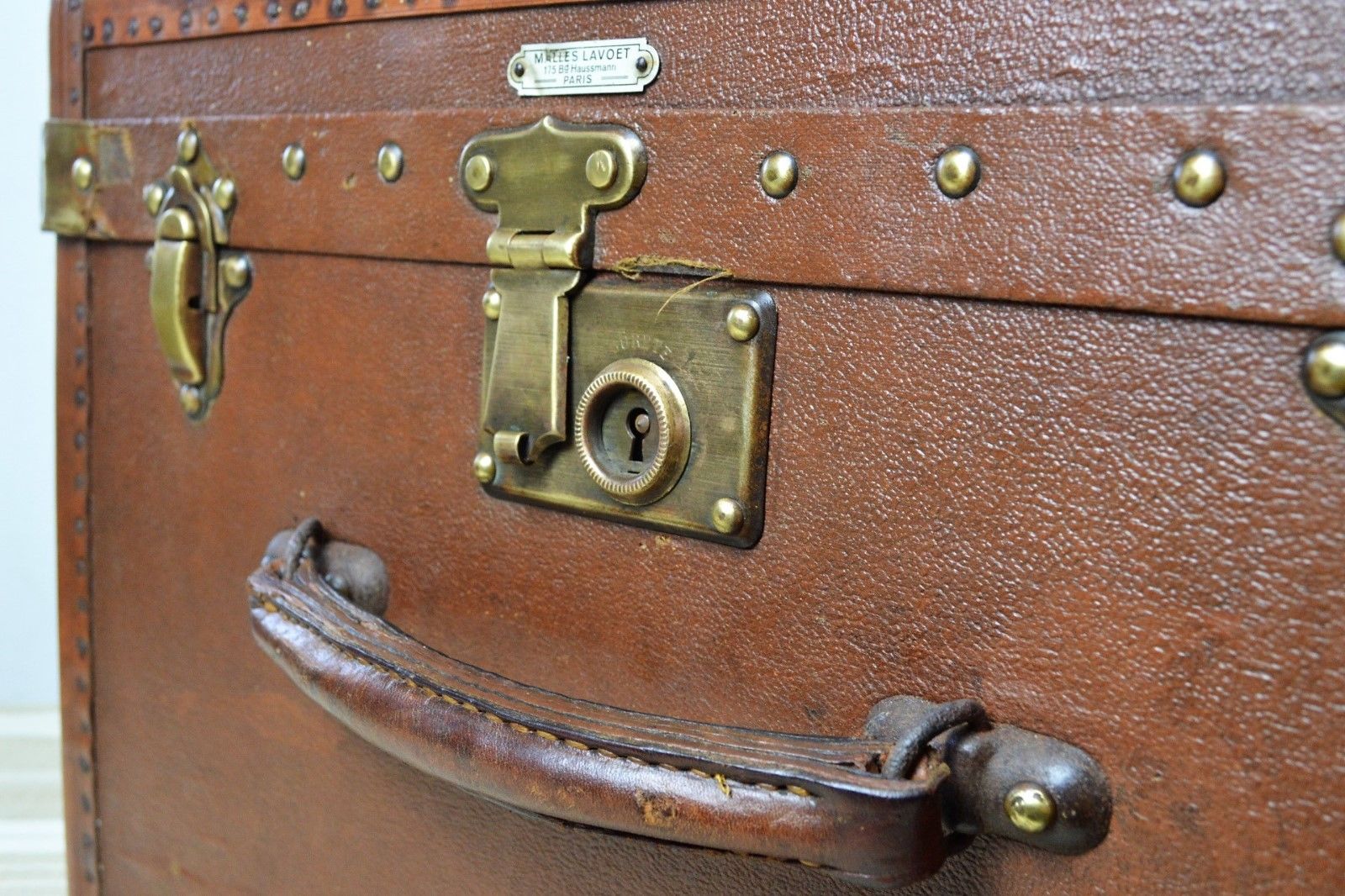 Old trunk of luxury Lavoet