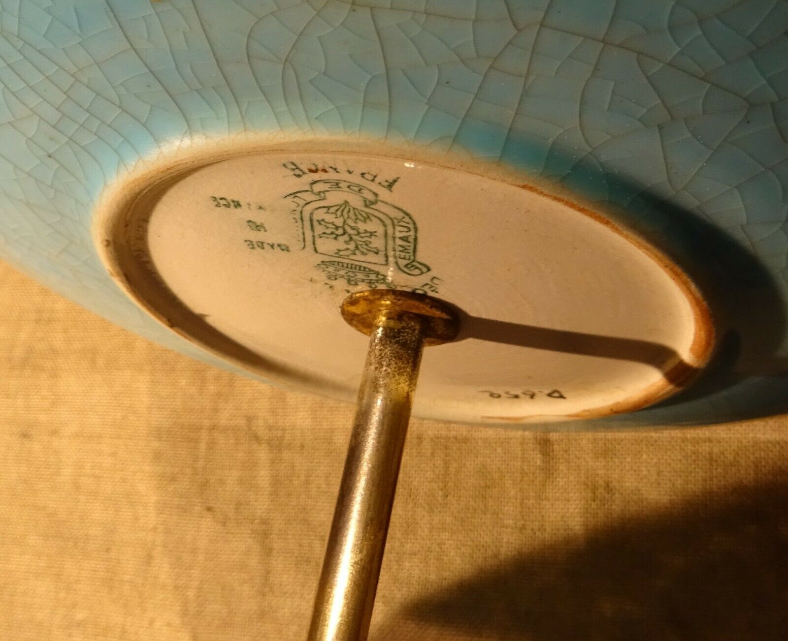 Servant silent emaux Longwy cake mignardises display