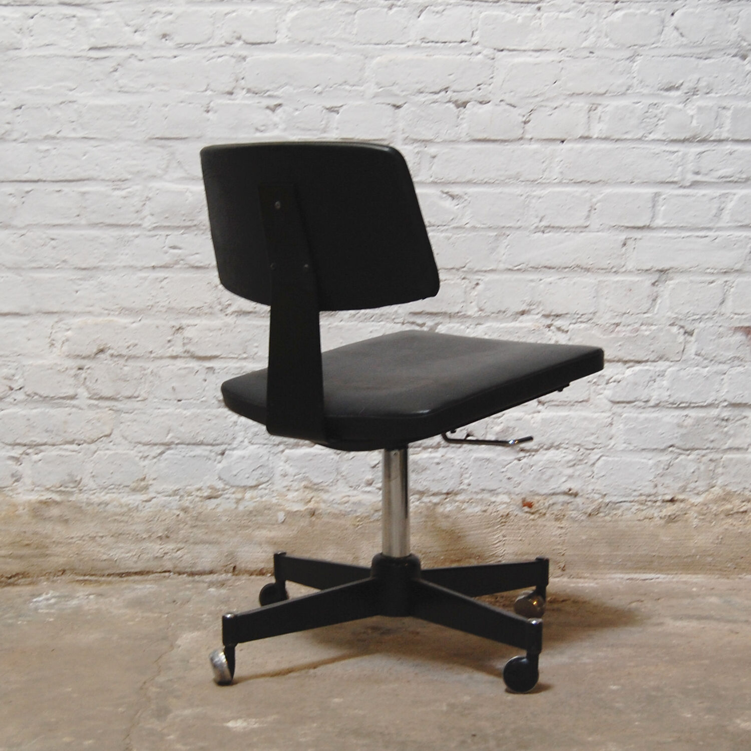 Fauteuil de bureau modèle "Dactylo"  Style Guariche Meurop