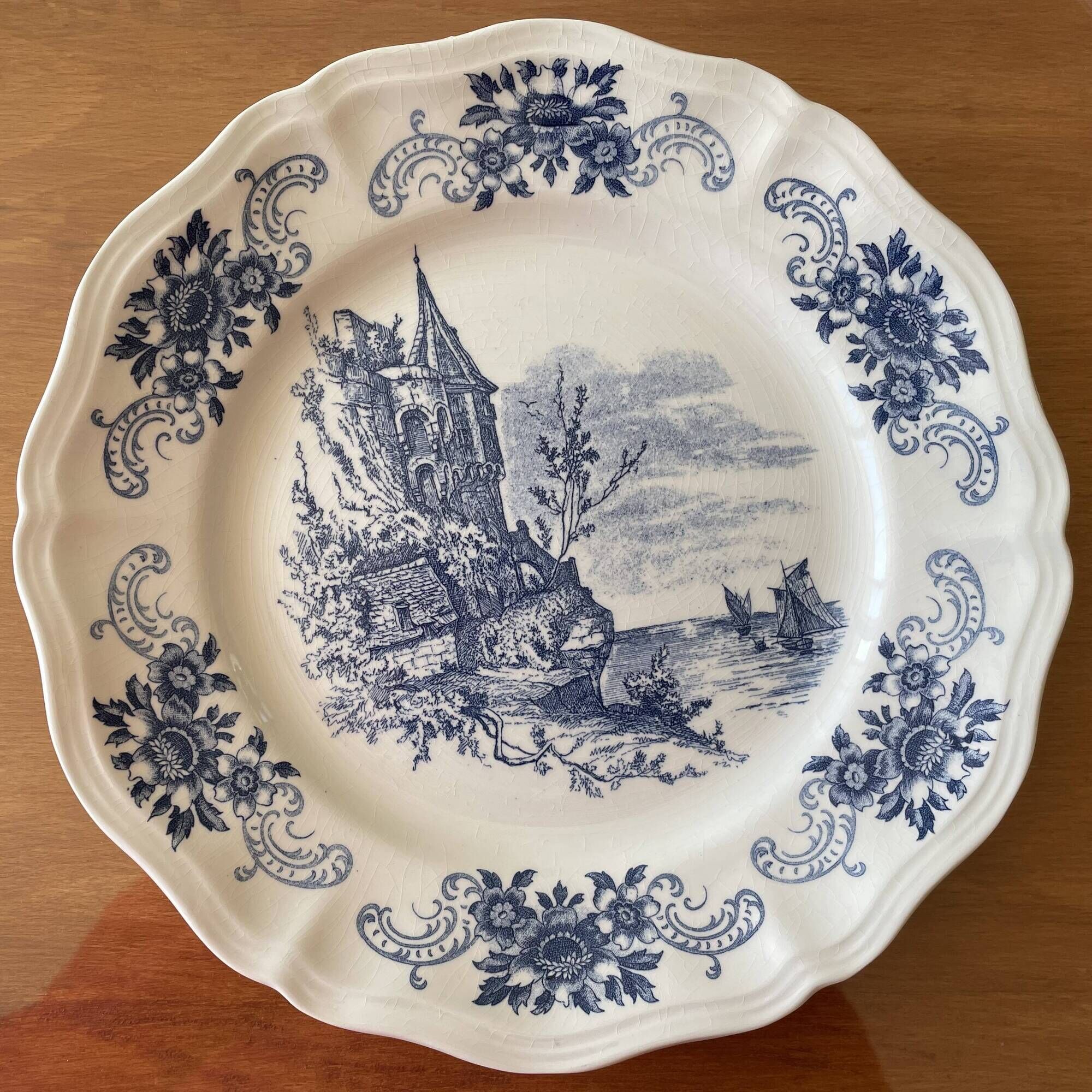 6 large flat antique plates in Sarreguemines earthenware