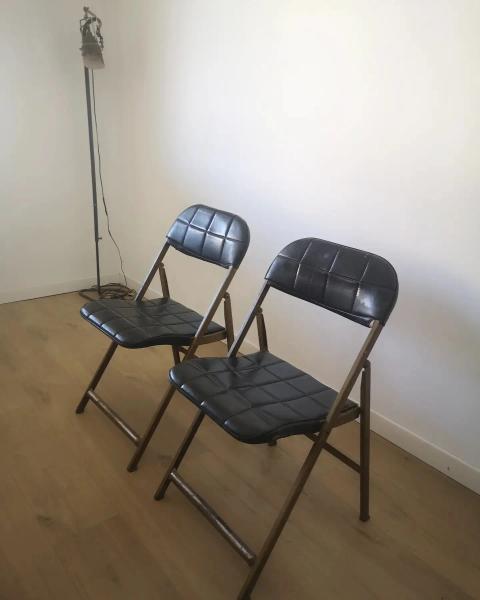 Pair of folding chairs 70