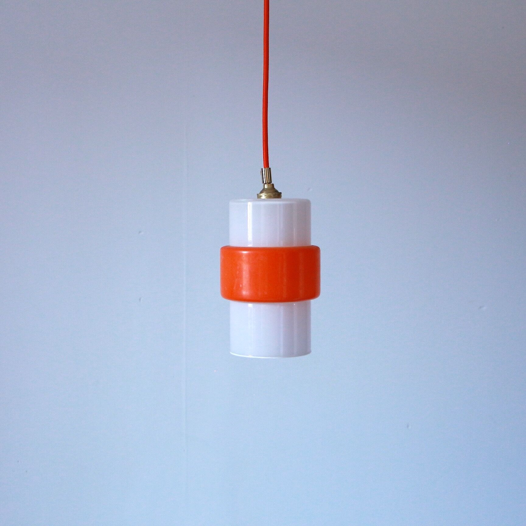 Opaline suspension