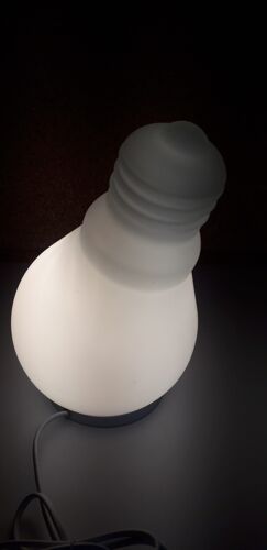 Lampe à poser en forme d'ampoule