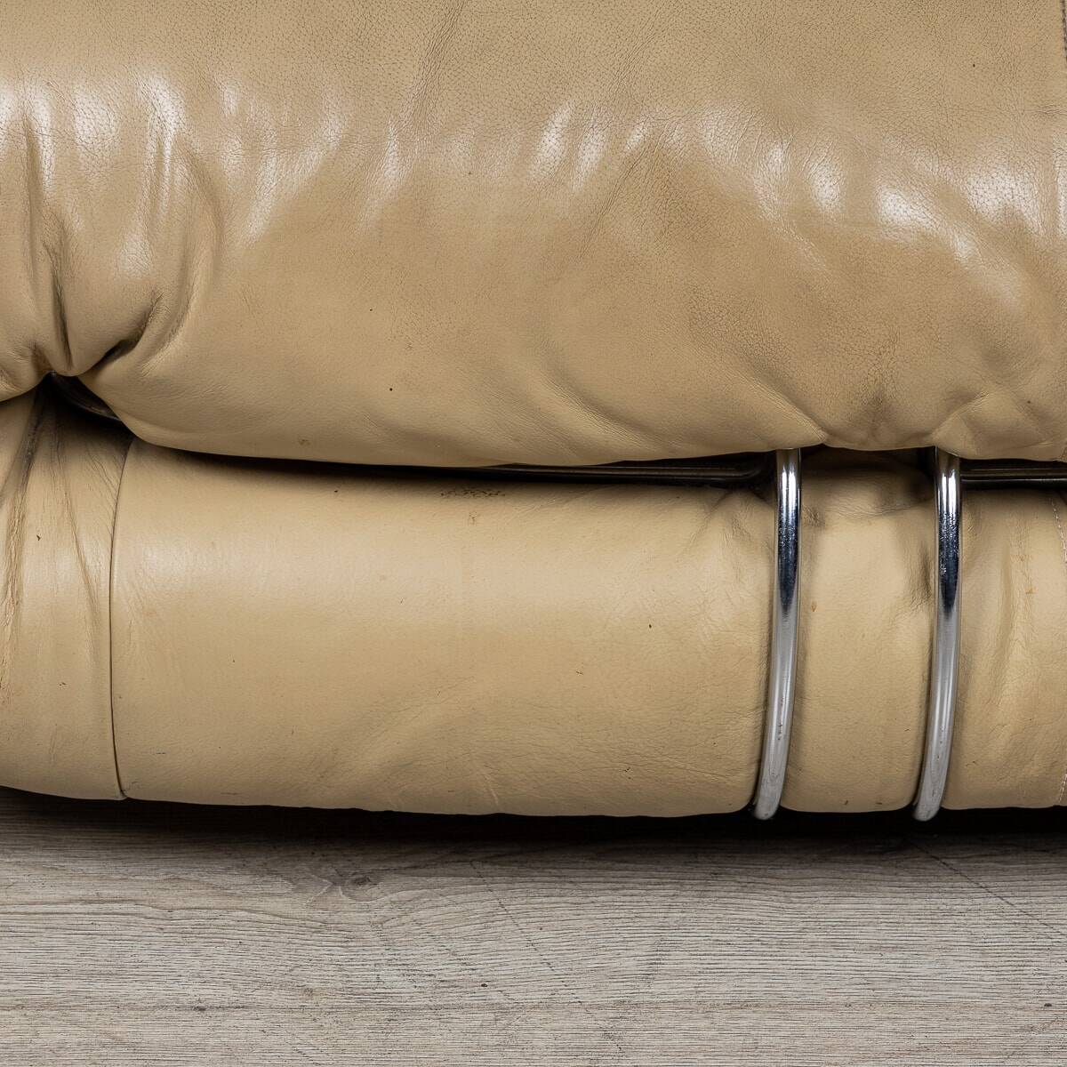 Italian 20thc beige "soriana" leather sofa by tobia scarpa for cassina