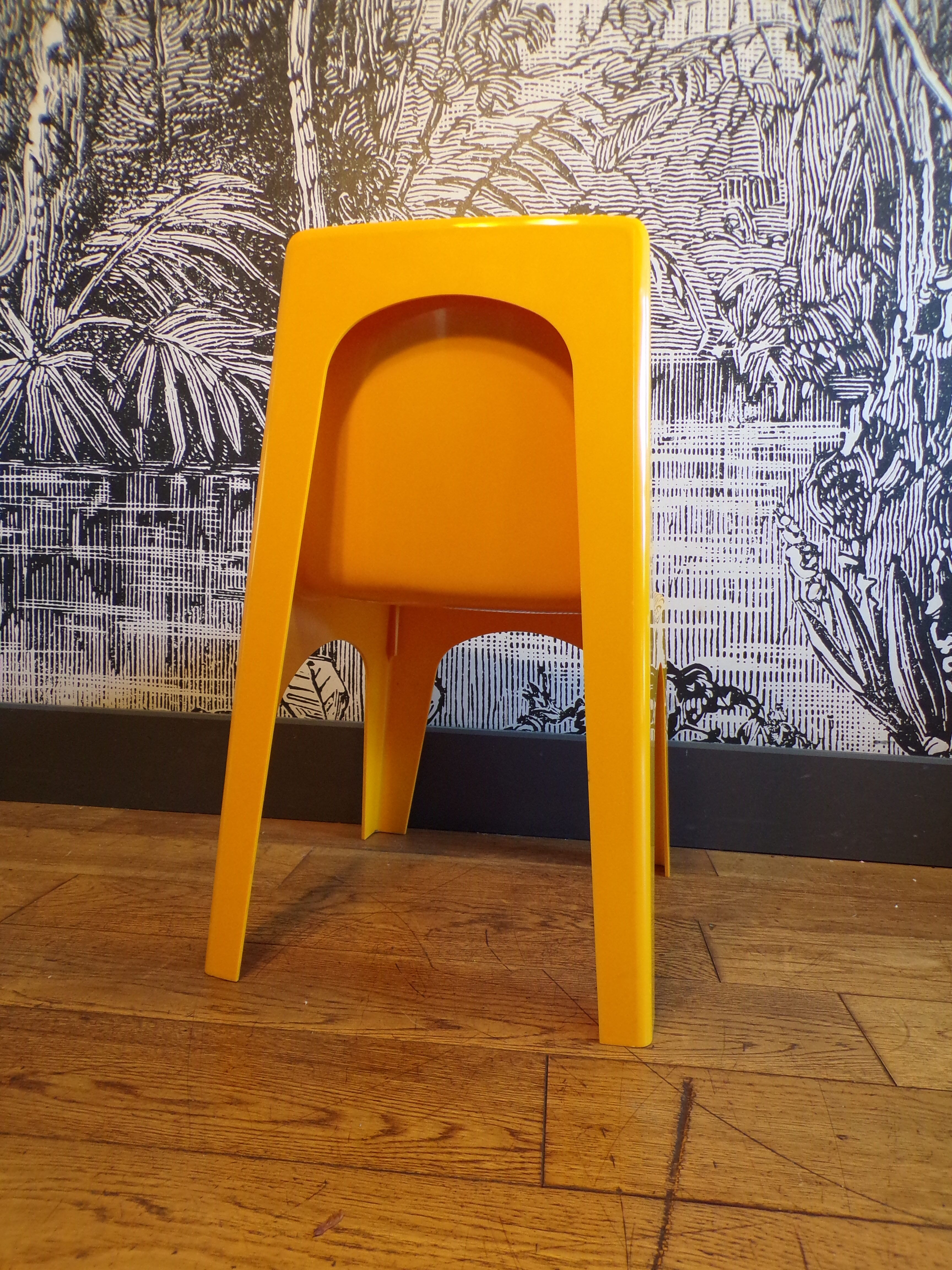 Chaise enfant 1970 plastique thermoformé