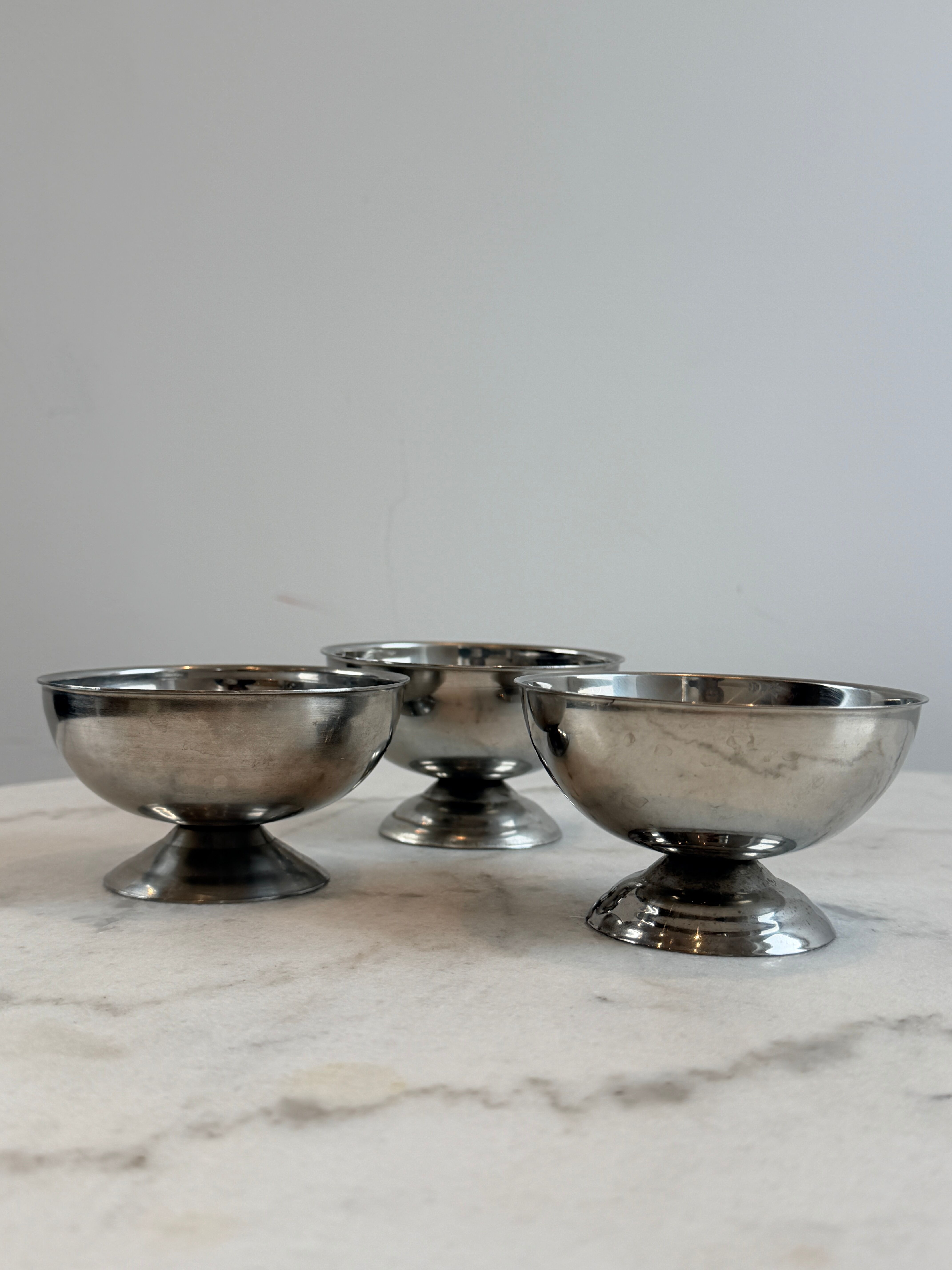 Set of 3 stainless steel bowls