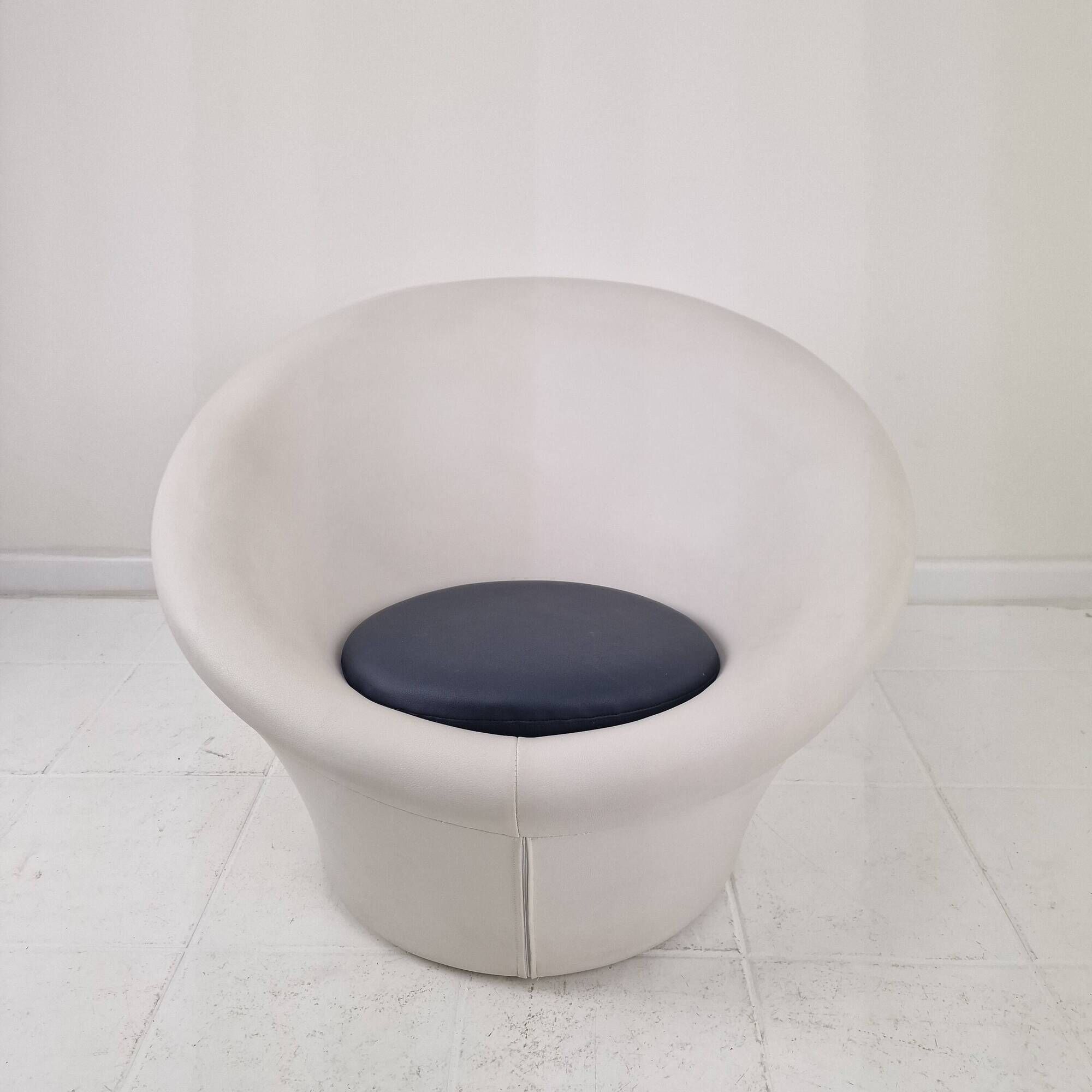 Iconic Pierre Paulin 'Mushroom' Chair (Model F560) for Artifort, 1960's
