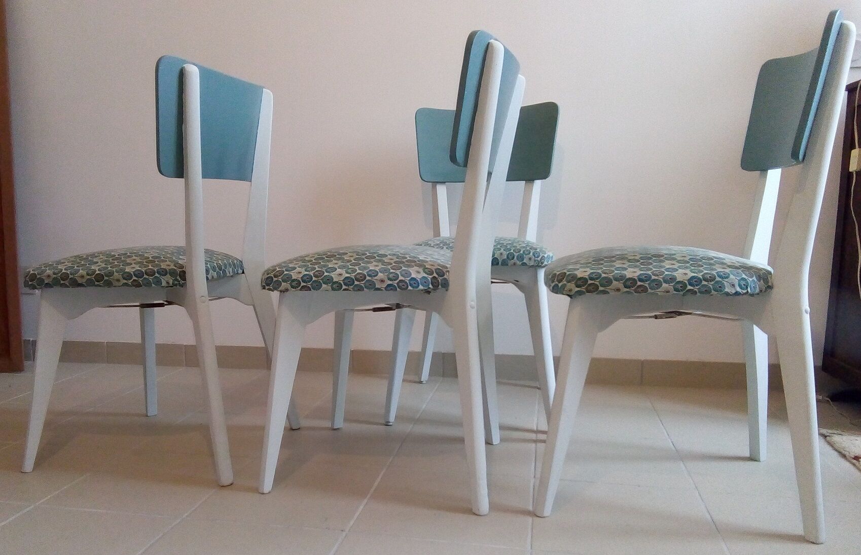 Lot de 4 chaises vintage monobloc 1950