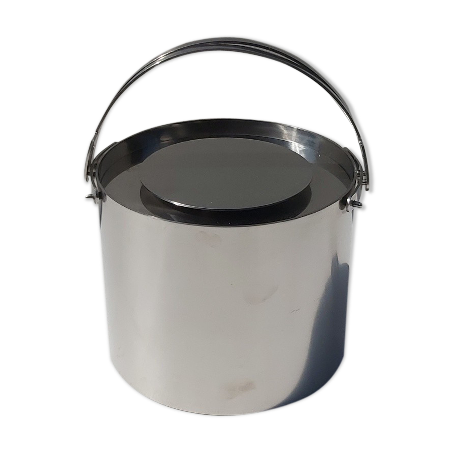 Stelton ice bucket by Arne Jacobsen