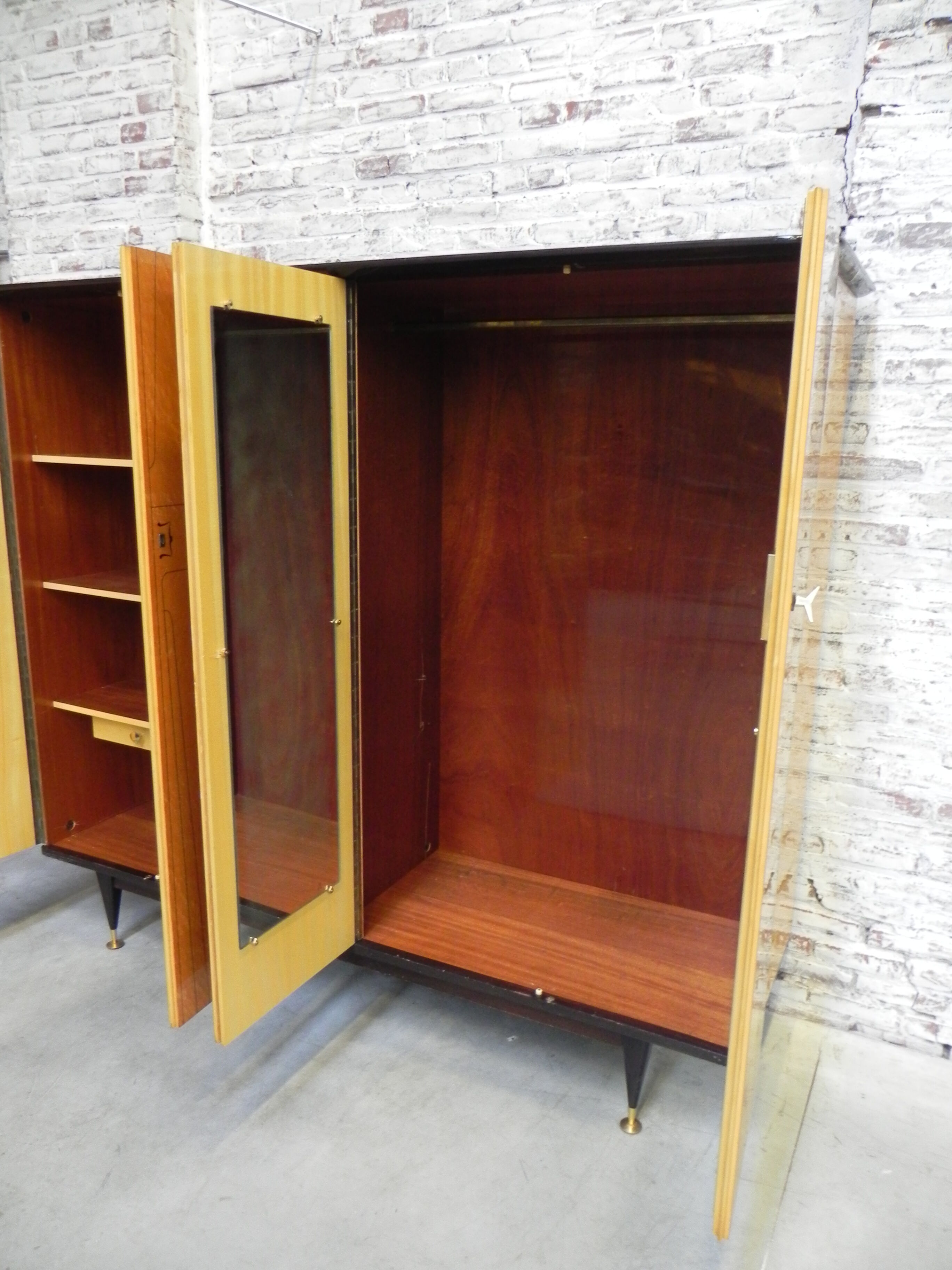 Wardrobe with 4 doors