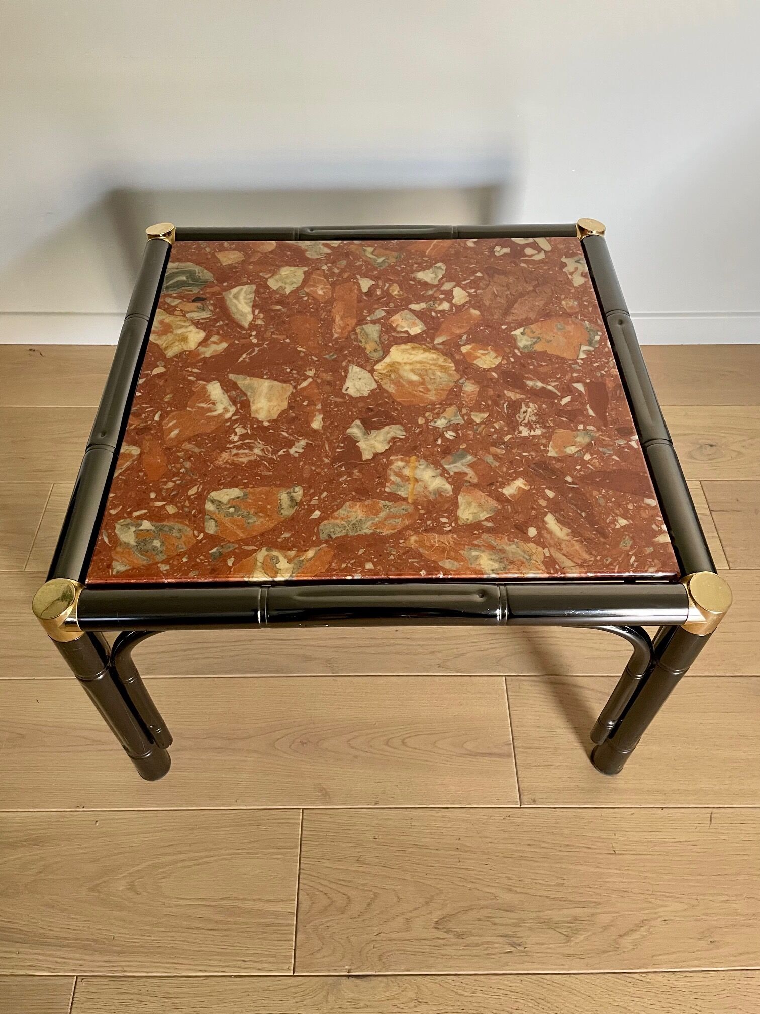 Table basse marbre rouge