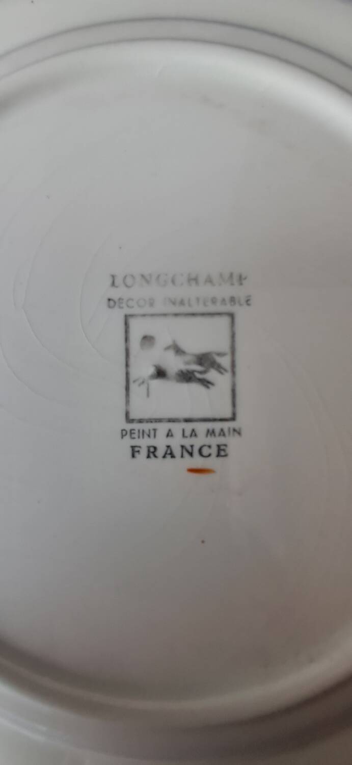 Fluted plate Longchamp, decorated with dragonflies and flowers.