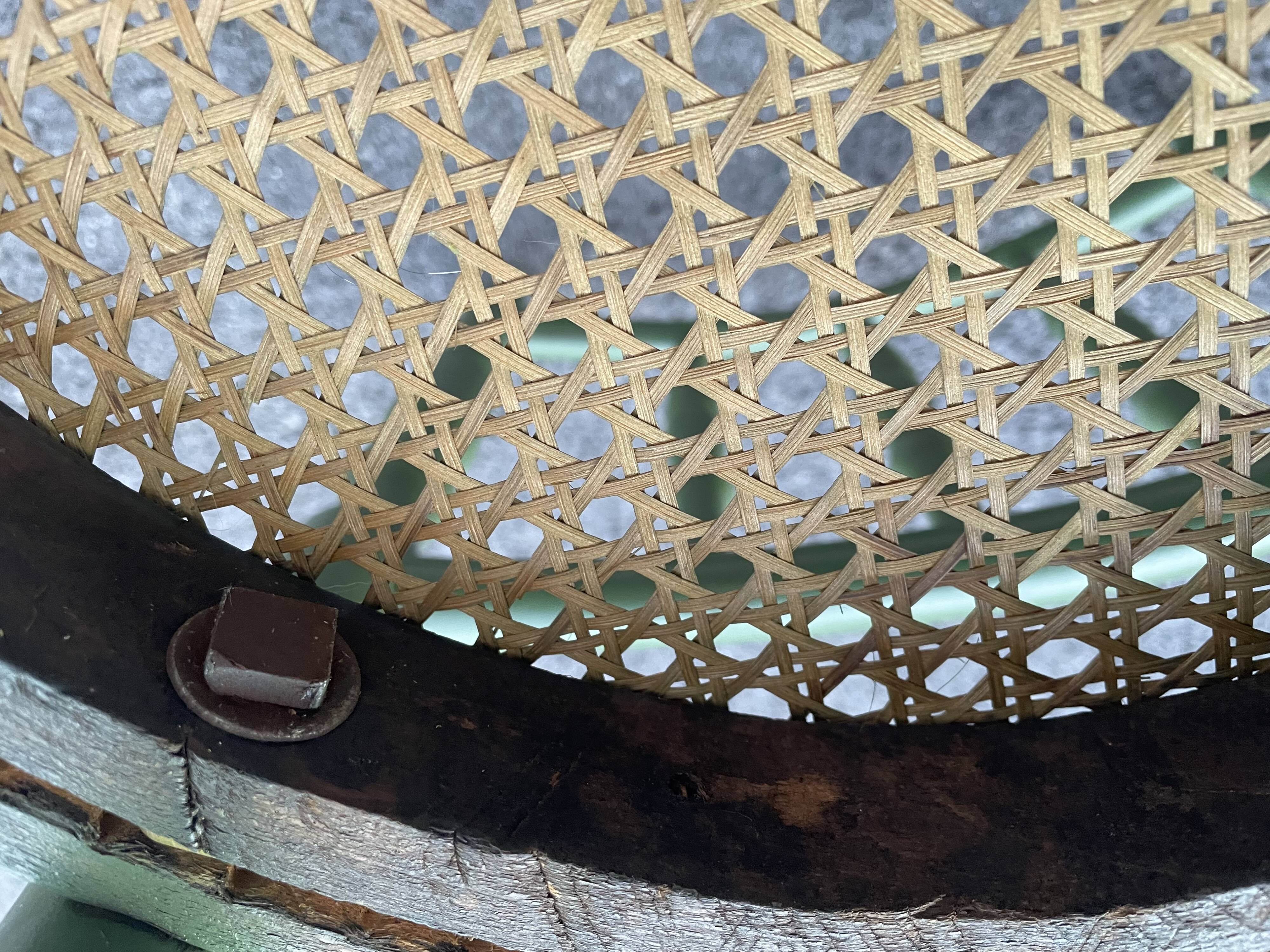 Mundus label canned chair