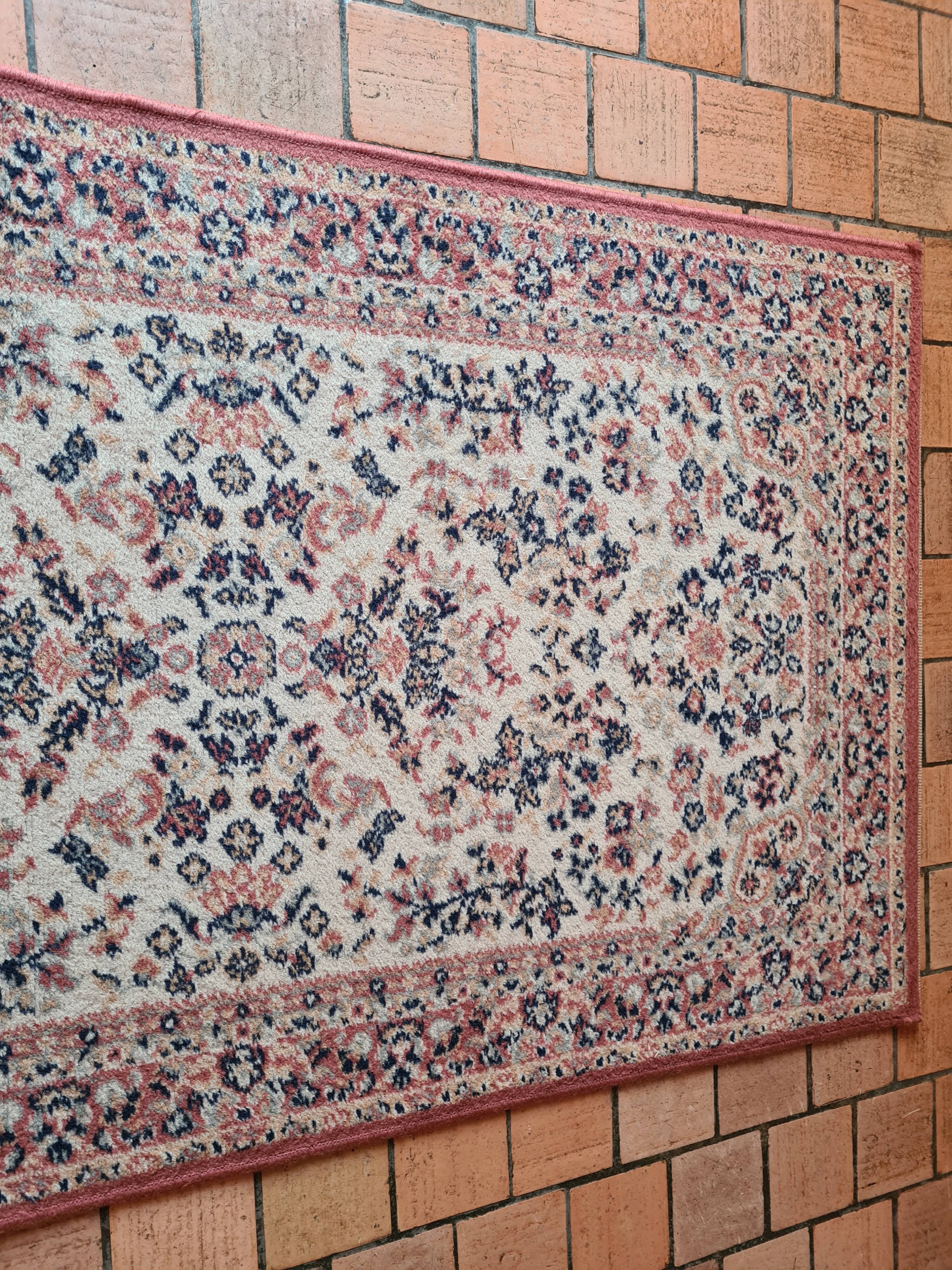 Small carpet 1m40 x 80 cm