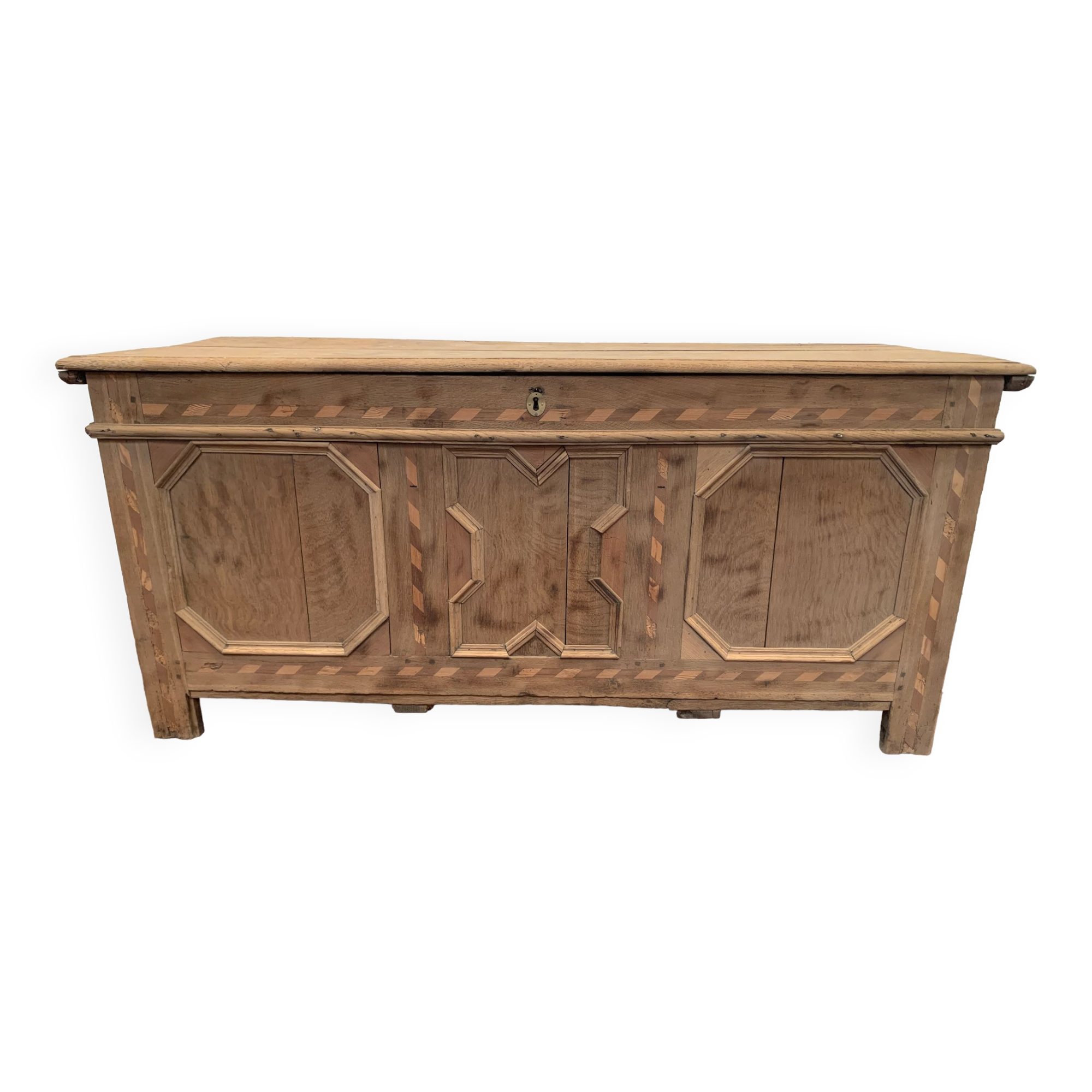 Chest in oak and marquetry of light wood XVIII century