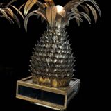 Pineapple-shaped lamp. in the "jansen of the 70s" style in metal.