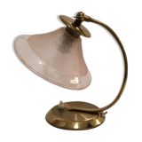 Lampe ancienne 1930/1940 en laiton et coupelle en verre pressé rose