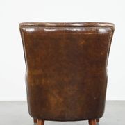Fauteuil en cuir de vachette grainé au design intemporel