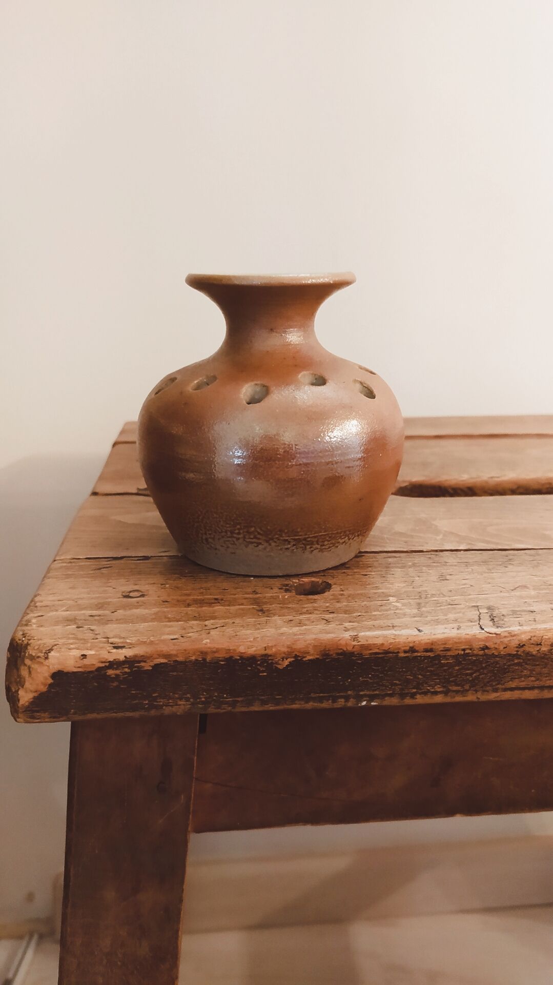 Vase, pique-fleurs en grès