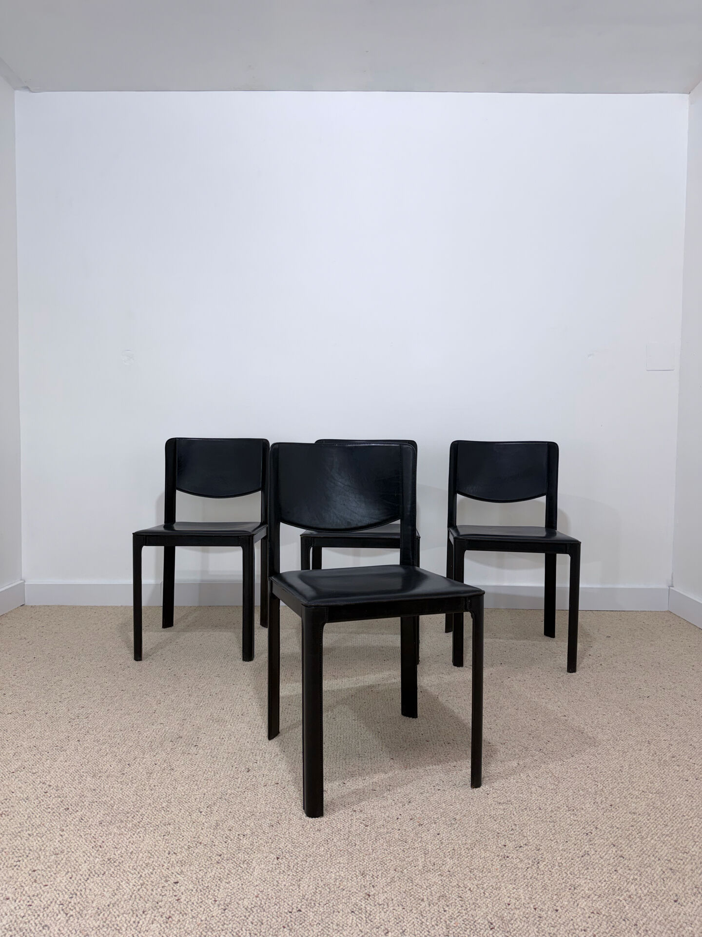 Set of 4 Matteo Grassi chairs in black leather – Italian design