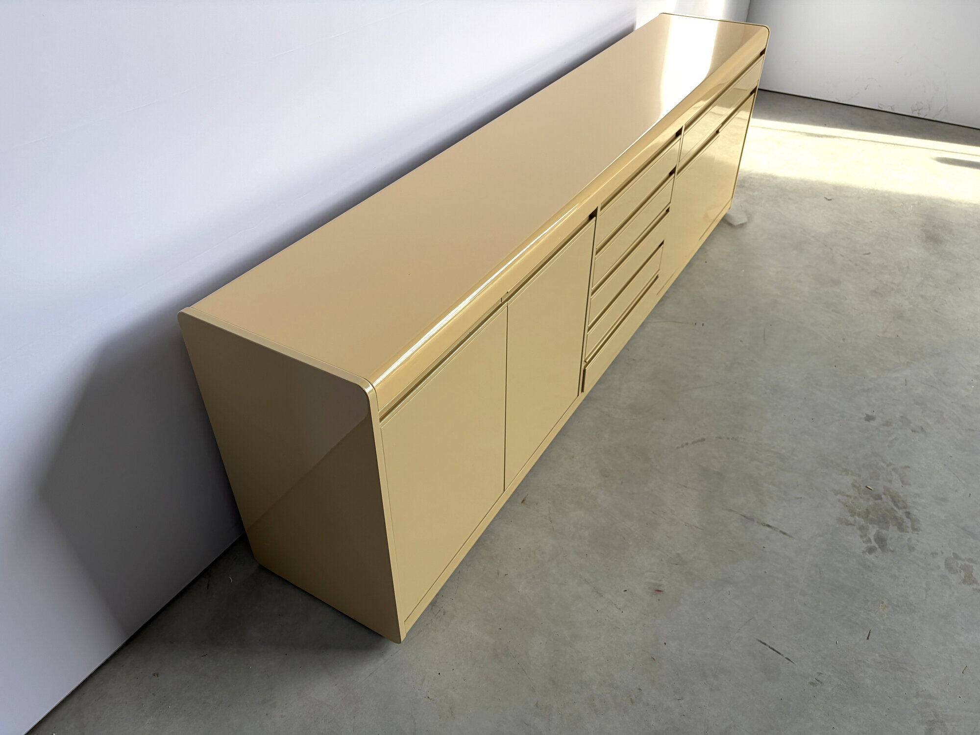 Vintage lacquered credenza, 1980s