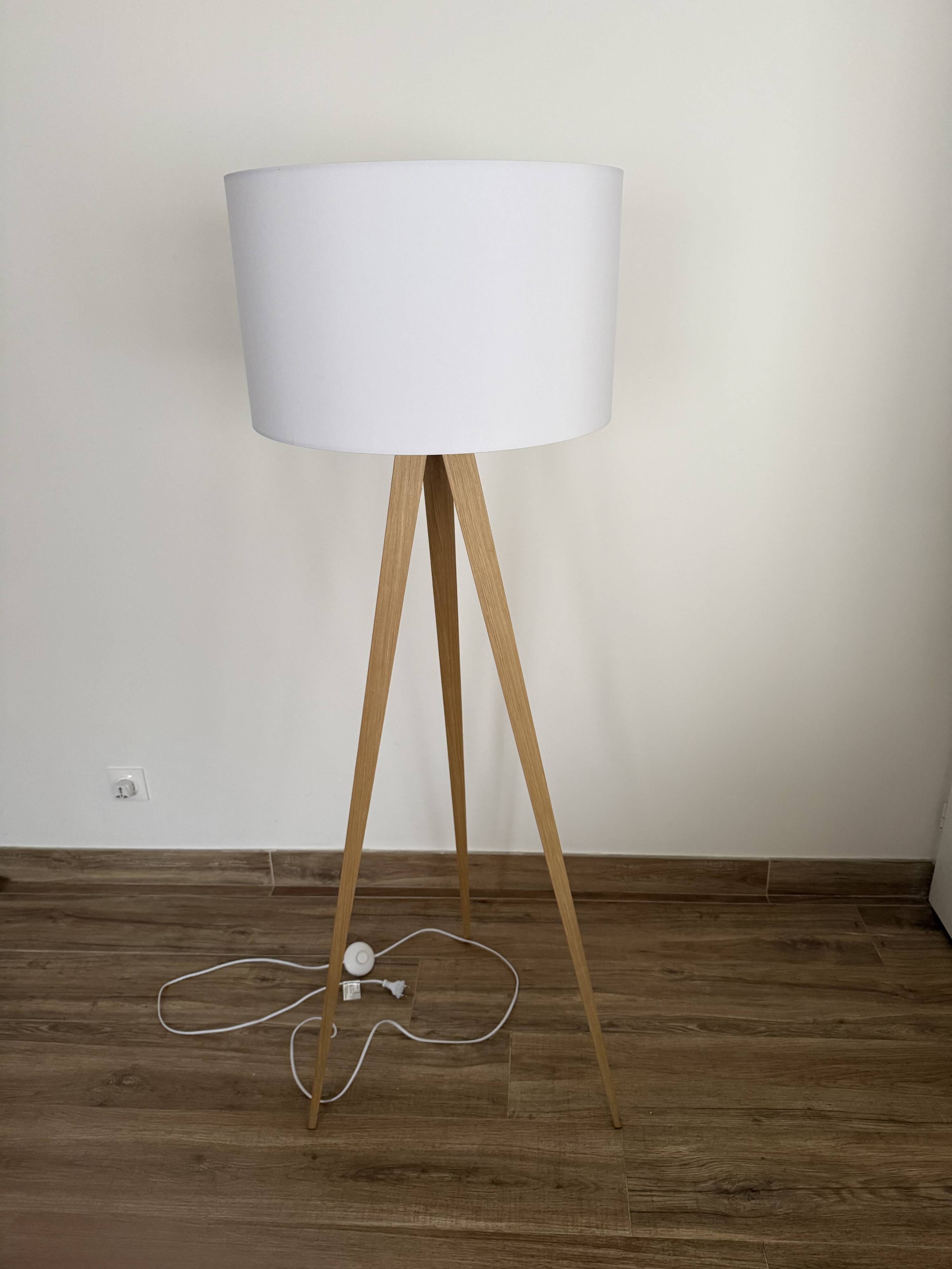 Scandinavian floor lamp - linen and solid wood