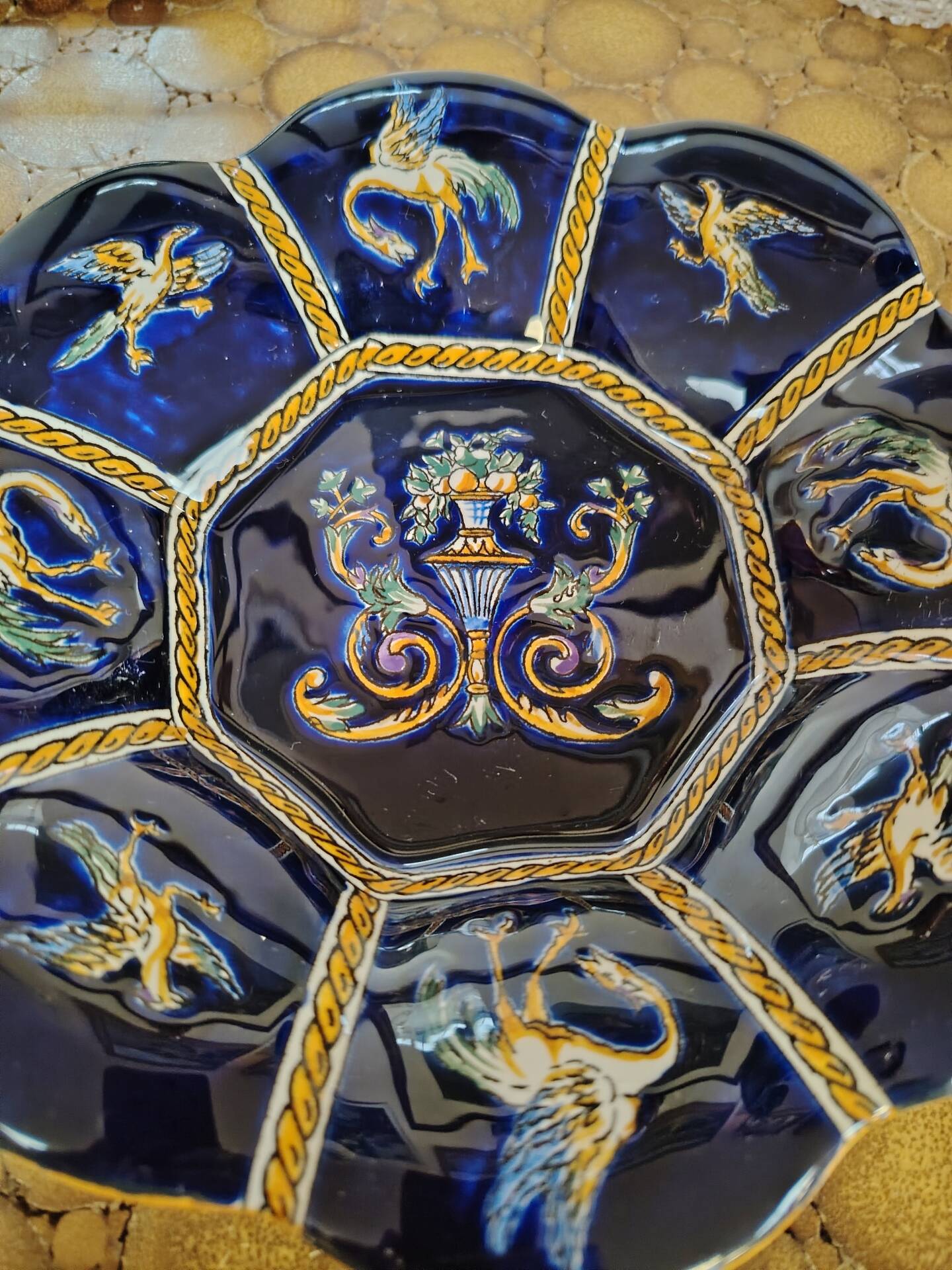 Ceramic dish from Gien Renaissance blue background D22 cm