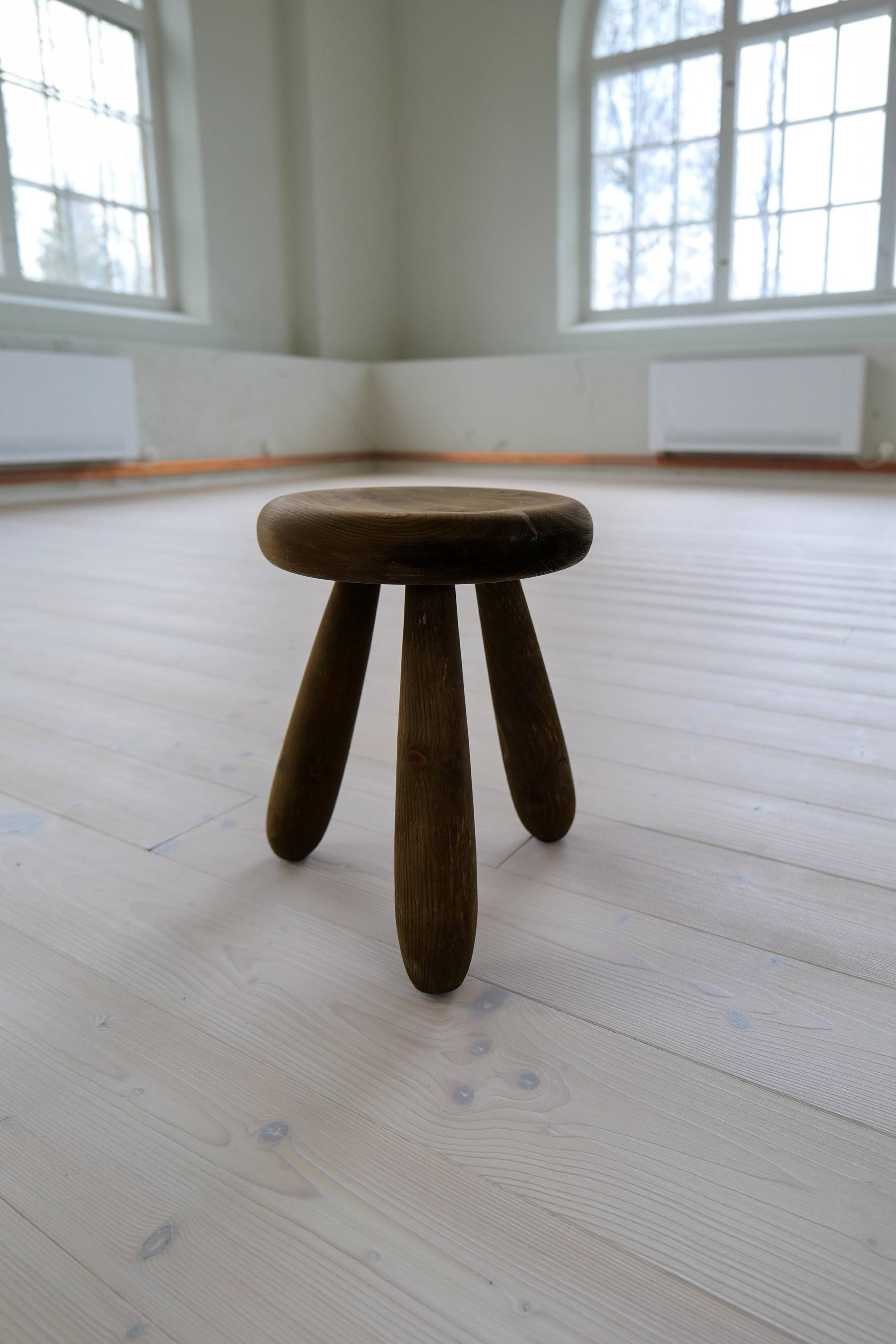 Sculptural stool in stained pine, attributed to Ingvar Hildingsson, Sweden 1970.