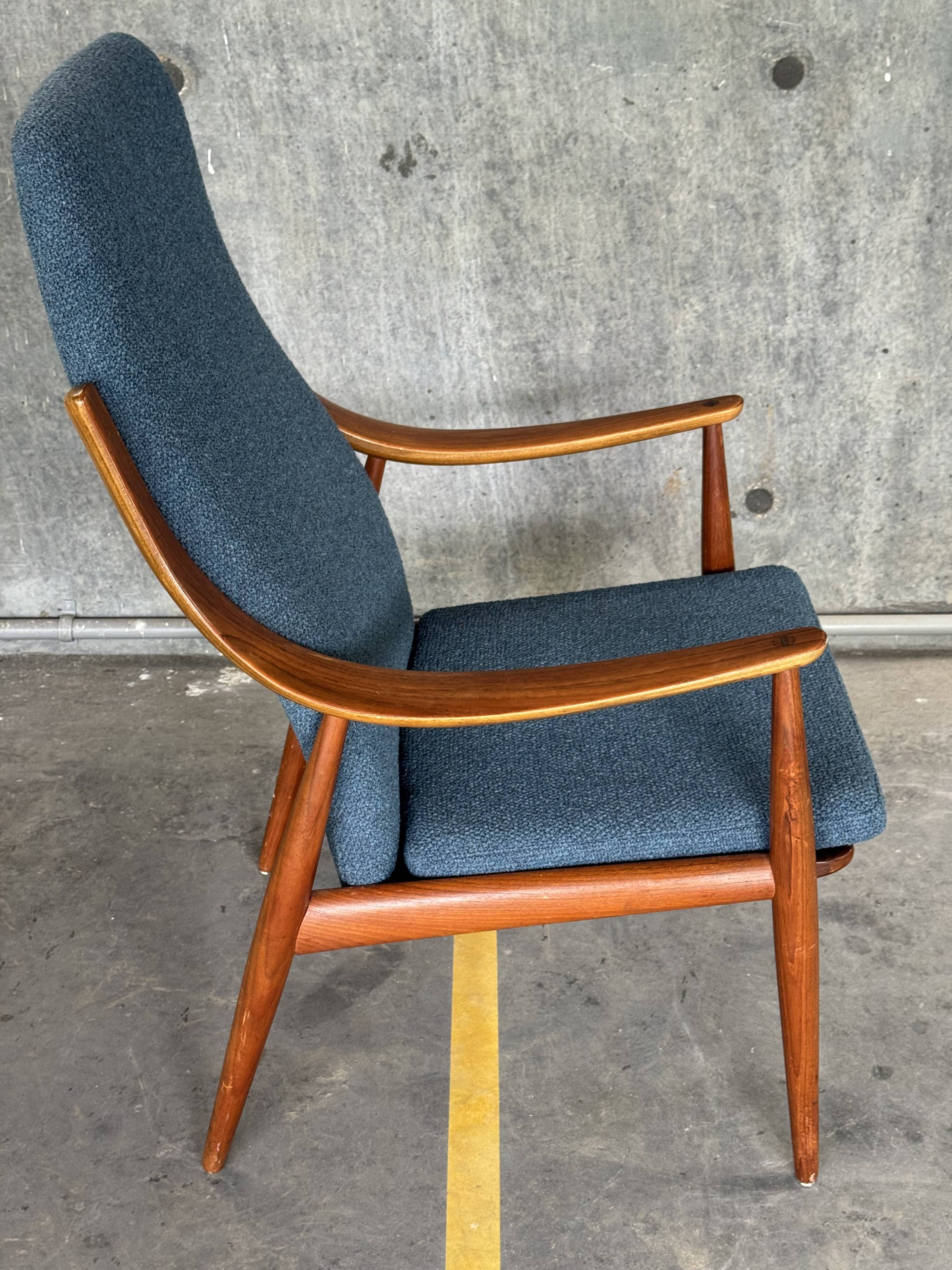 Chaise Boomerang par Peter Vidnt et Olga Nielsen