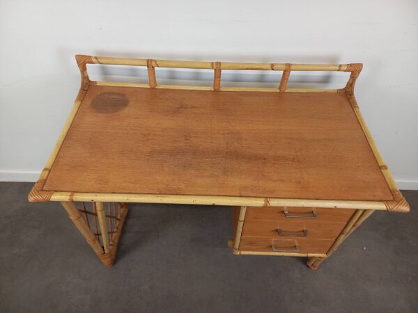 Bureau et sa chaise en rotin